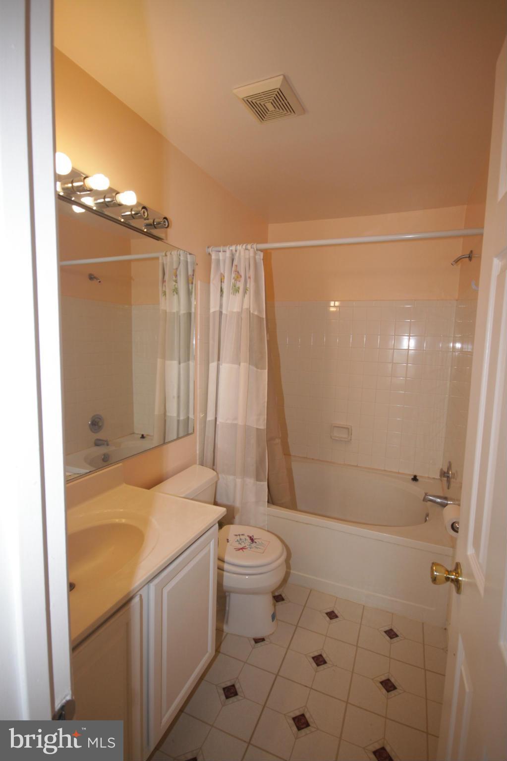 HERITAGE ESTATES - Residential Lease