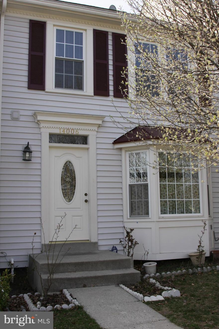 Spacious Townhouse in a wonderful commuter location close to 66,28,29,50 and dulles Airport. Few minutes from major shopping mall/ center /movie theater and restaurants.Newly installed hardwood floor on the two levels. Deck and private fenced backyard.