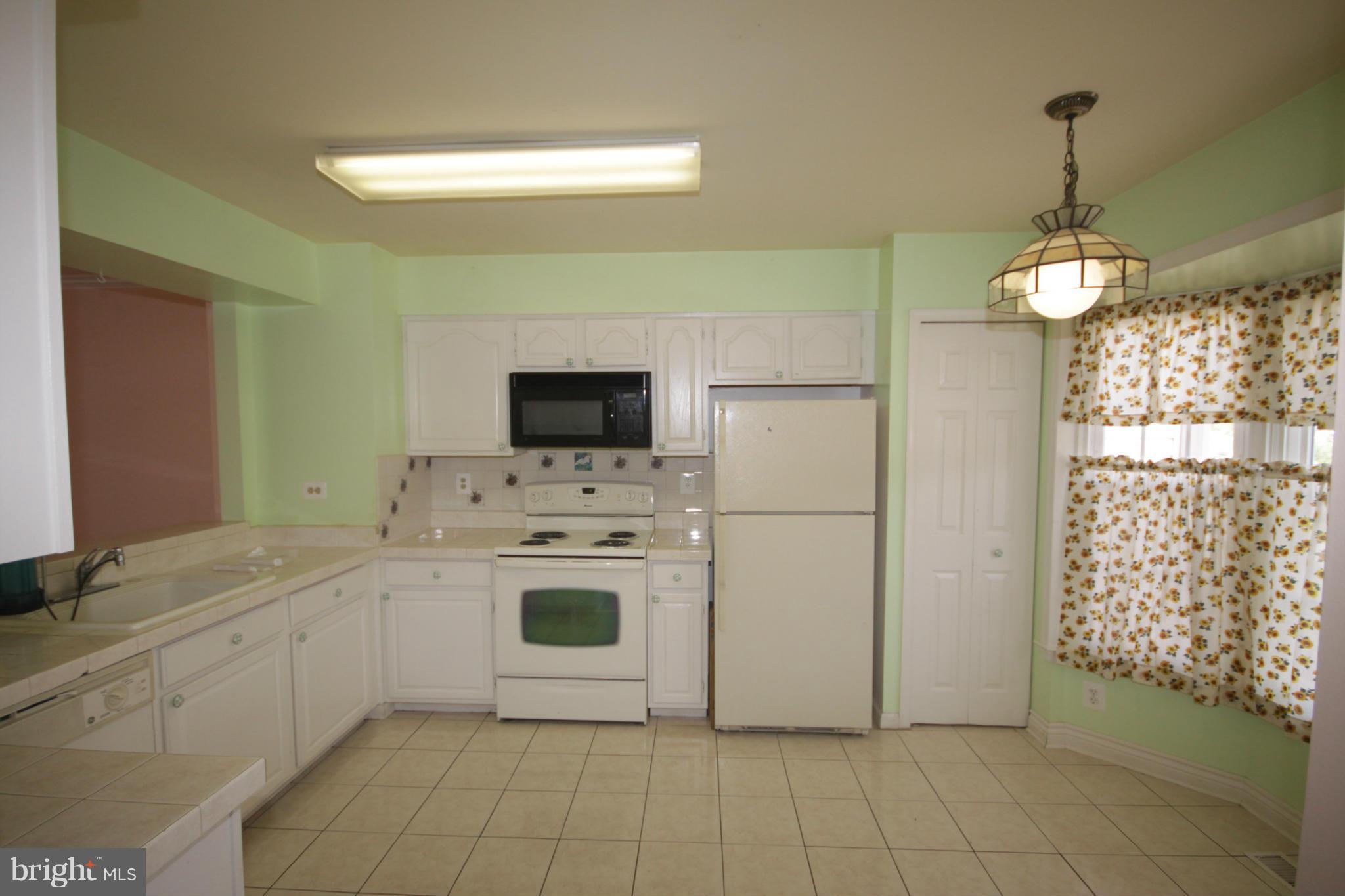 HERITAGE ESTATES - Residential Lease