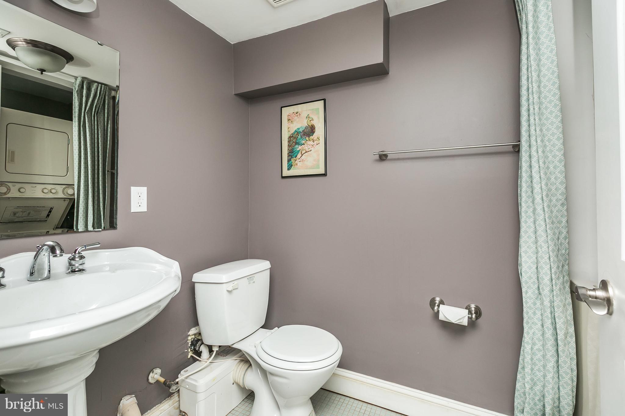 HOLLINS MARKET - Residential