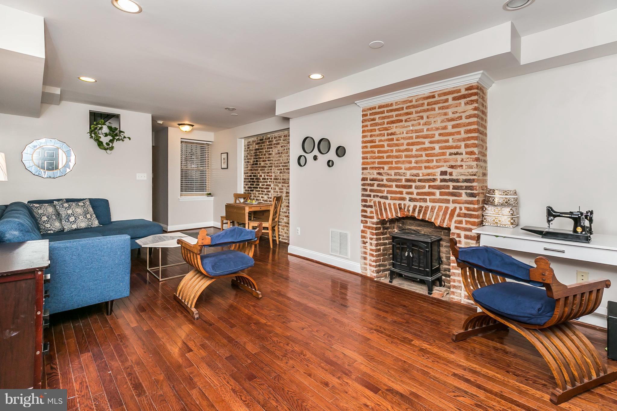 HOLLINS MARKET - Residential