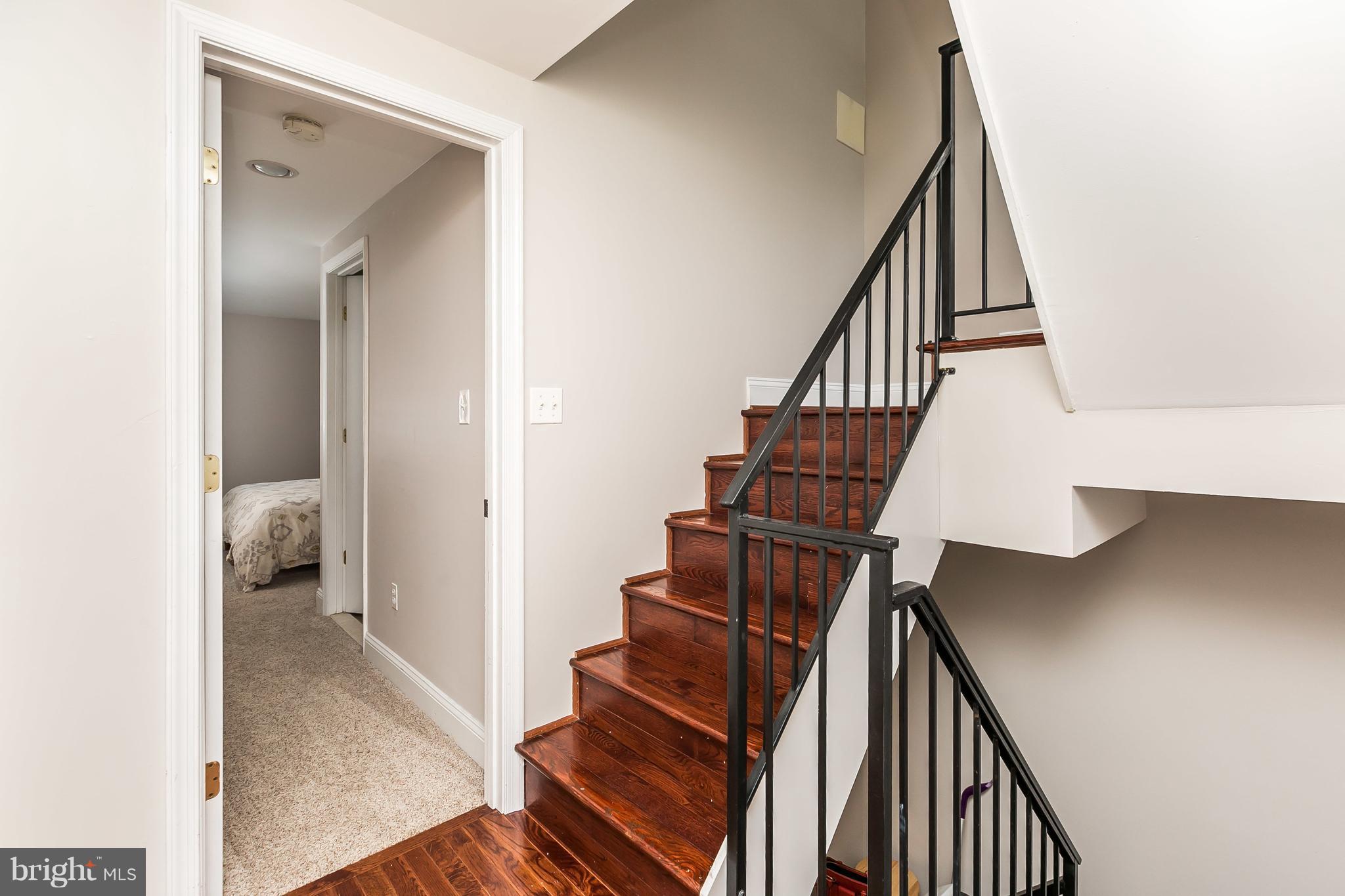 HOLLINS MARKET - Residential