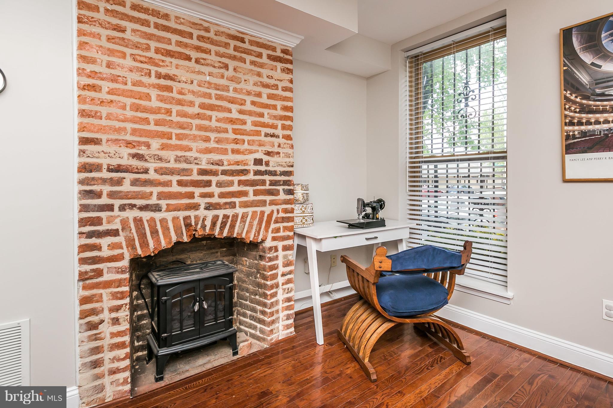 HOLLINS MARKET - Residential