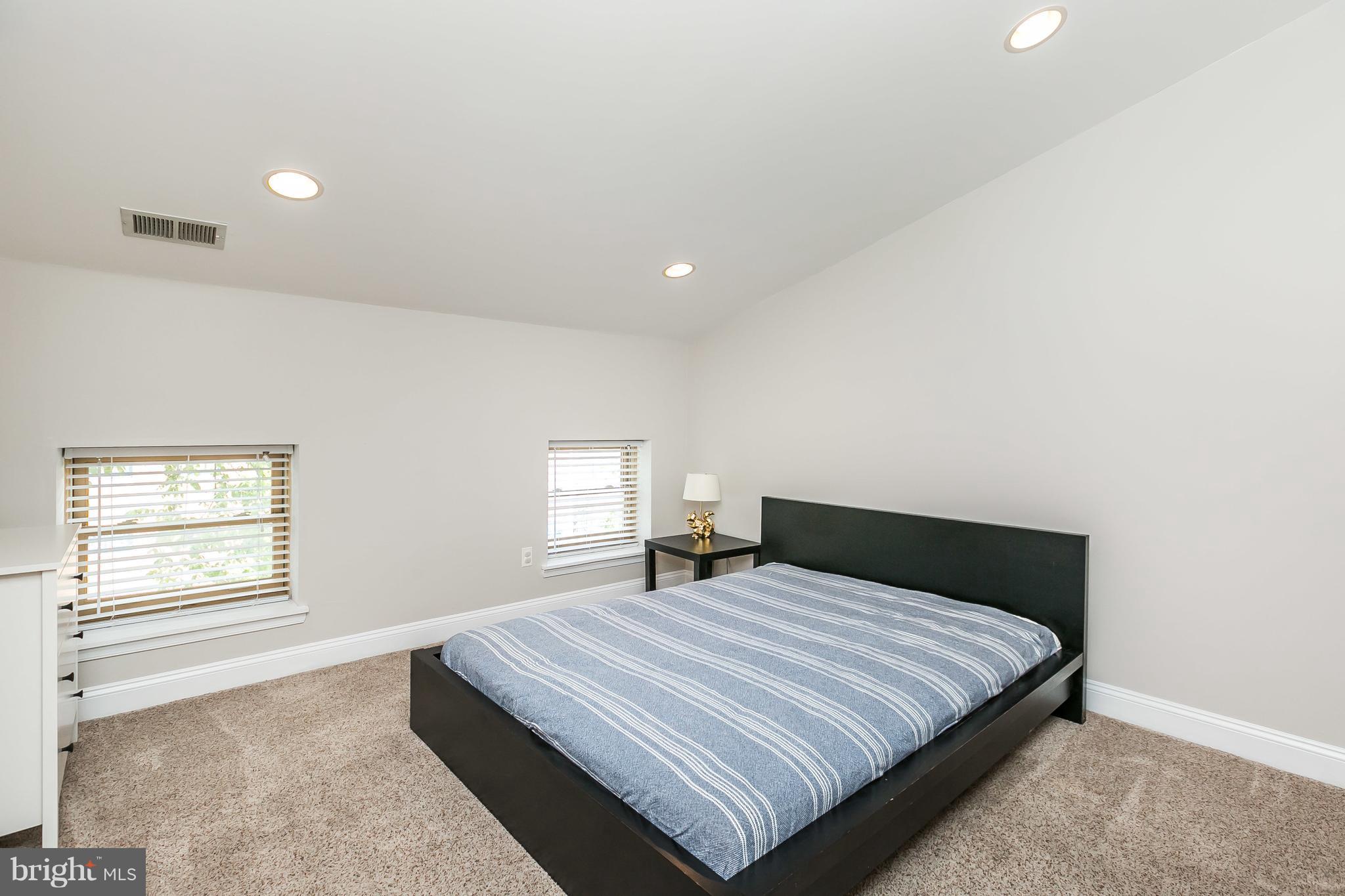 HOLLINS MARKET - Residential