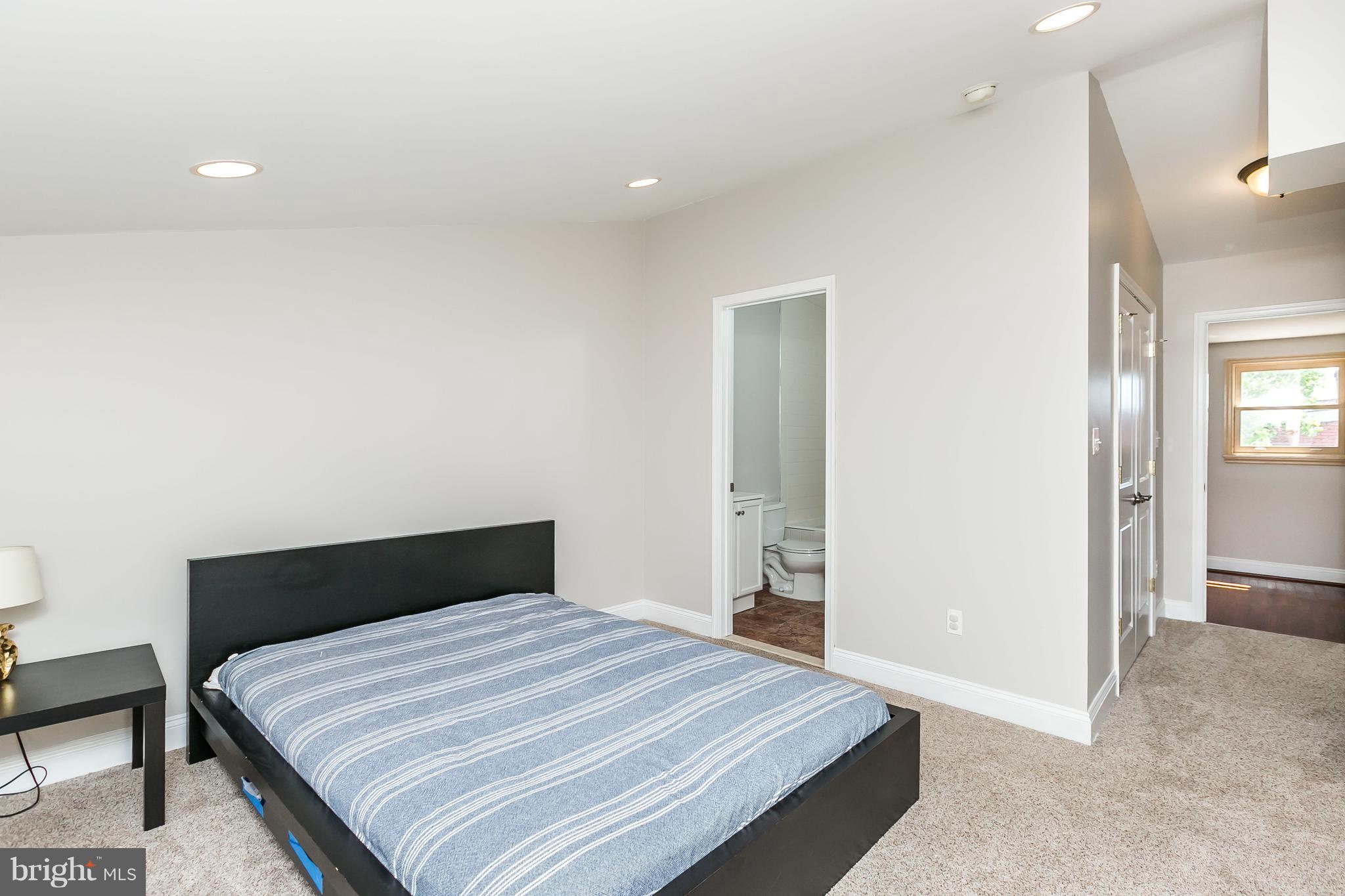 HOLLINS MARKET - Residential