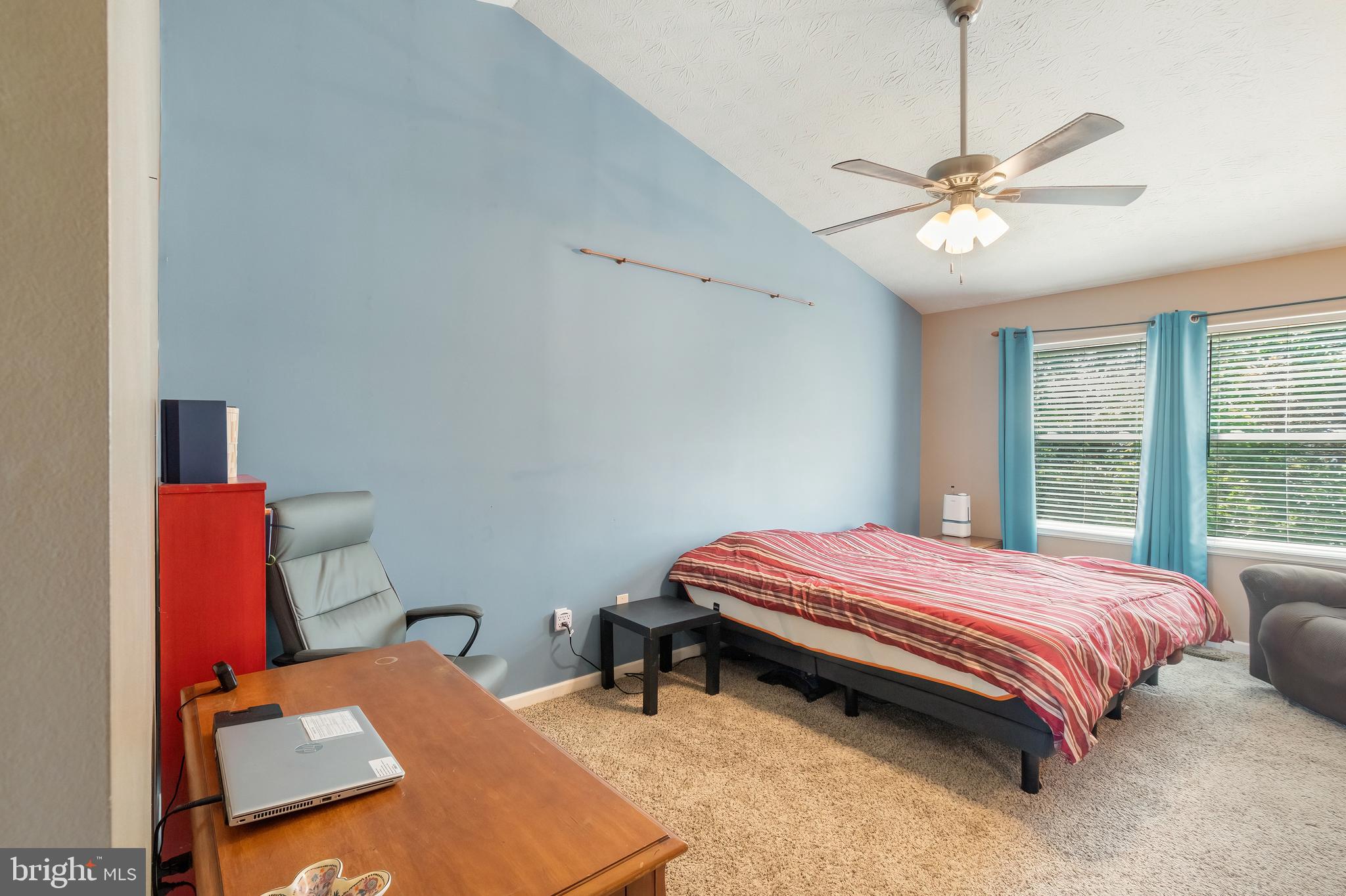 SEVEN OAKS - Residential