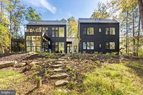 Photo of 282 Mccomas Beach Terrace, OAKLAND, MD 21550 (MLS # MDGA2010518)