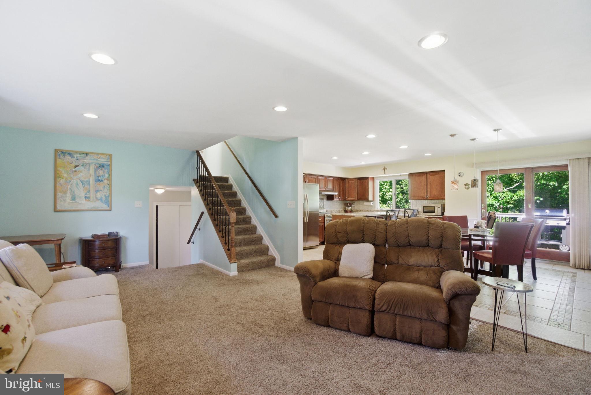 6407 TAPER COURT