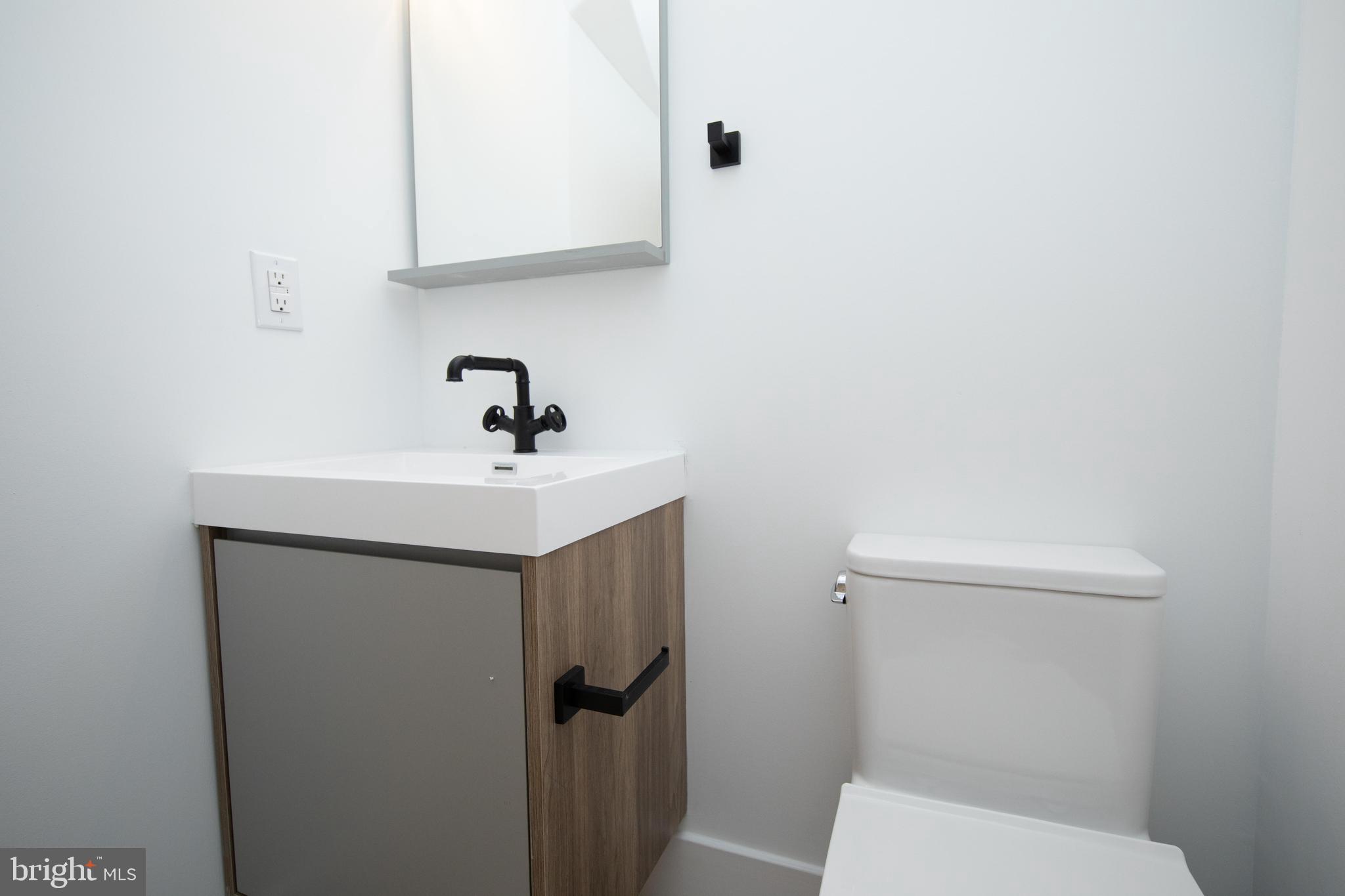 LOGAN SQUARE - Residential