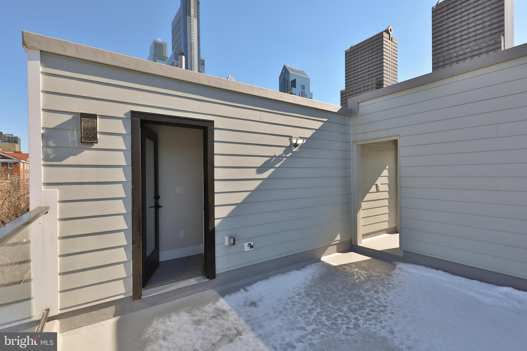 LOGAN SQUARE - Residential