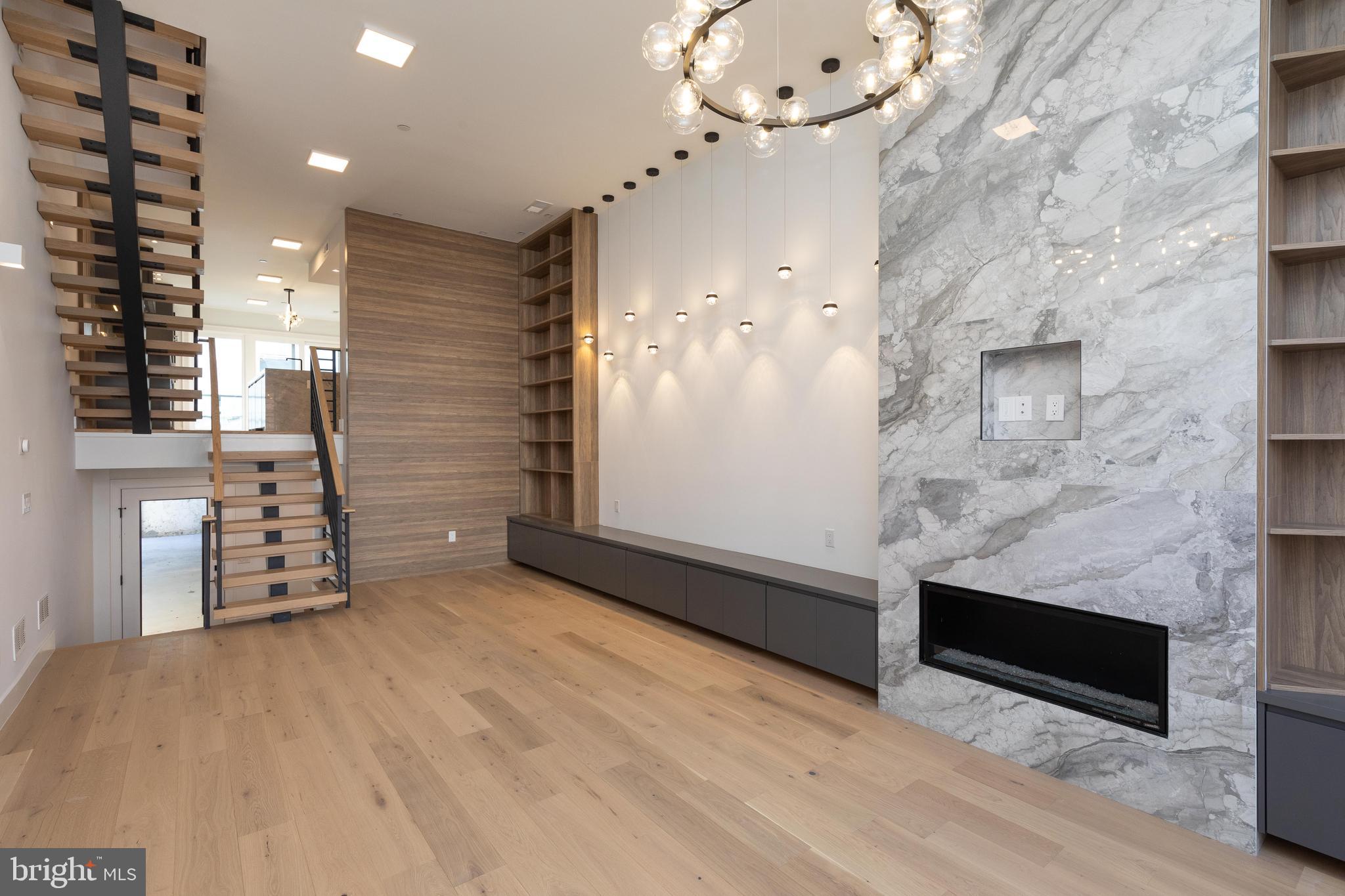 LOGAN SQUARE - Residential