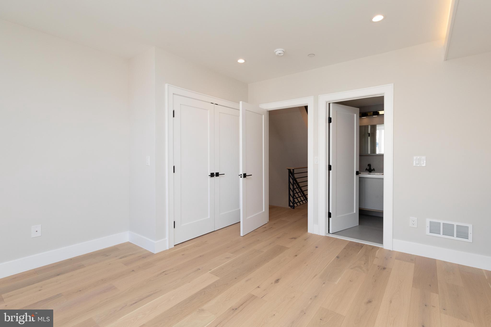 LOGAN SQUARE - Residential