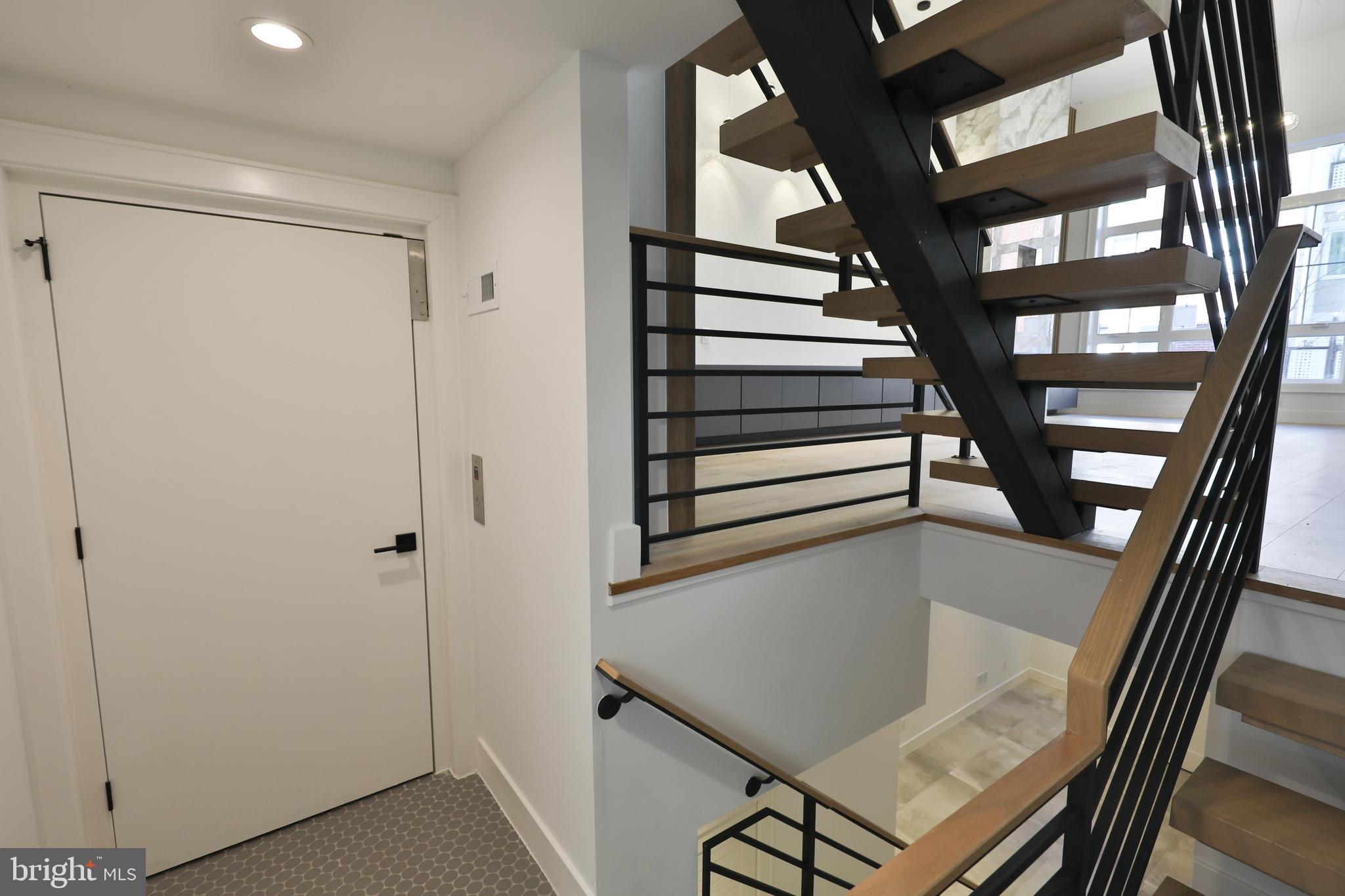 LOGAN SQUARE - Residential