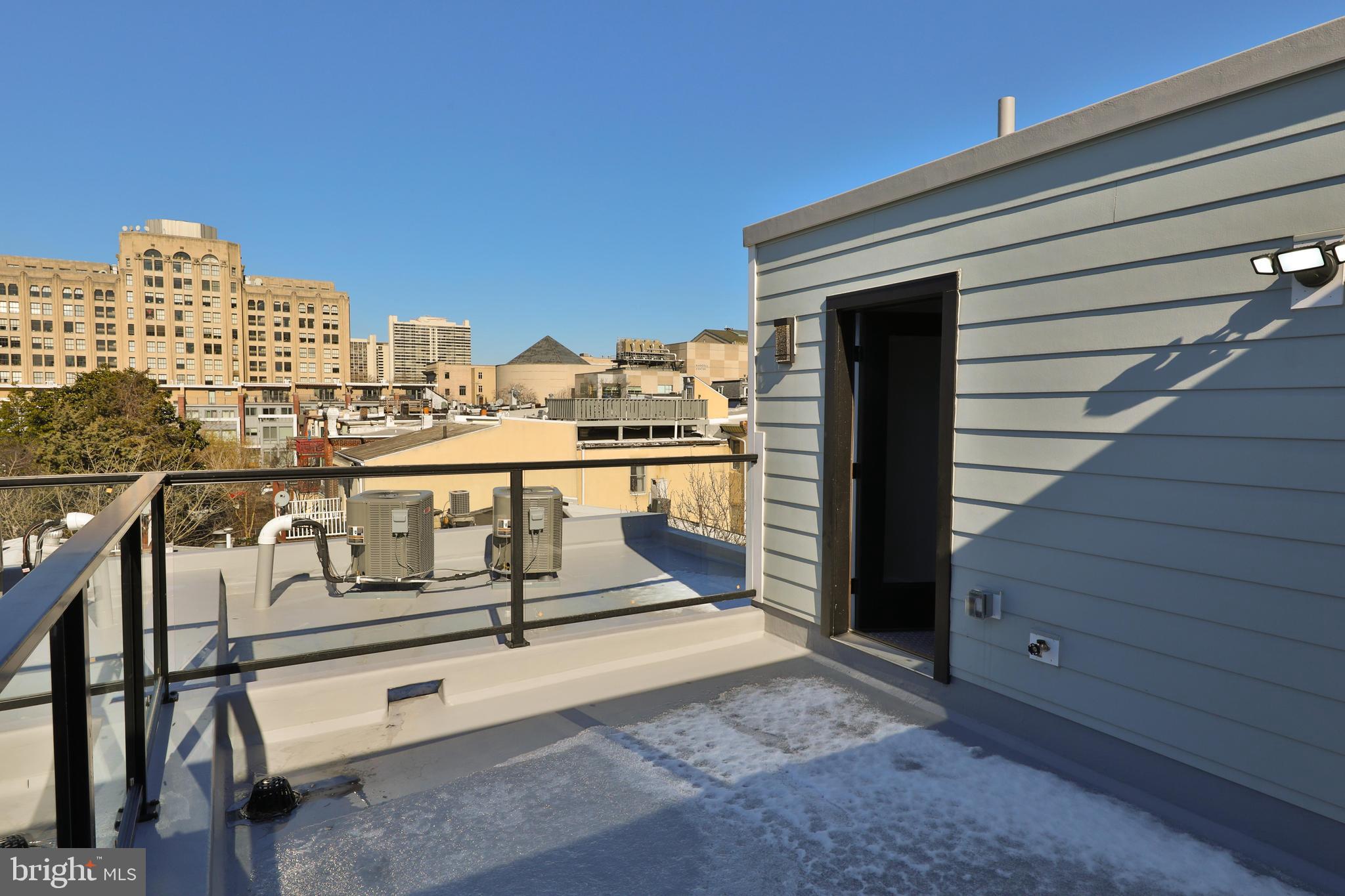 LOGAN SQUARE - Residential