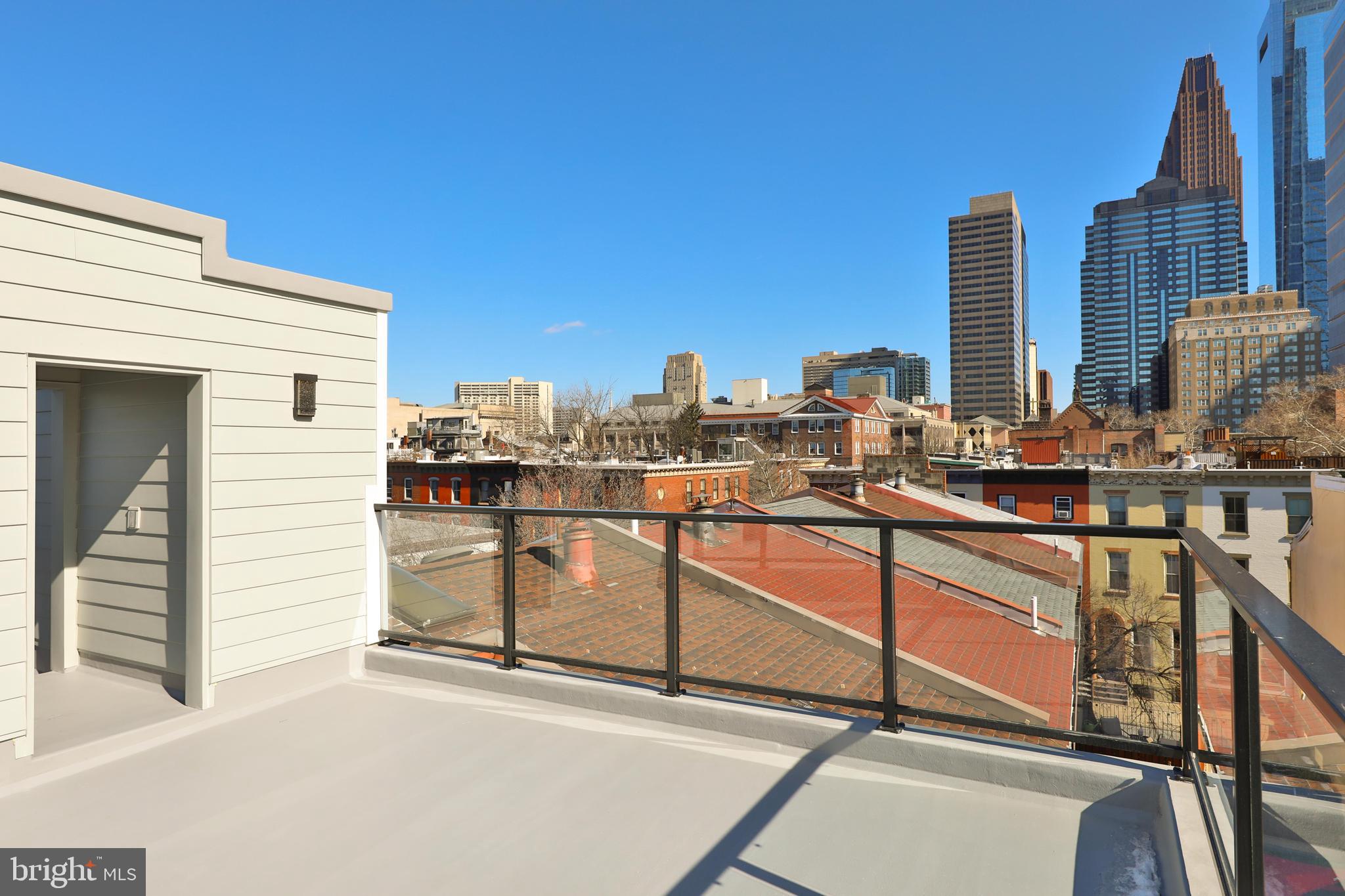 LOGAN SQUARE - Residential