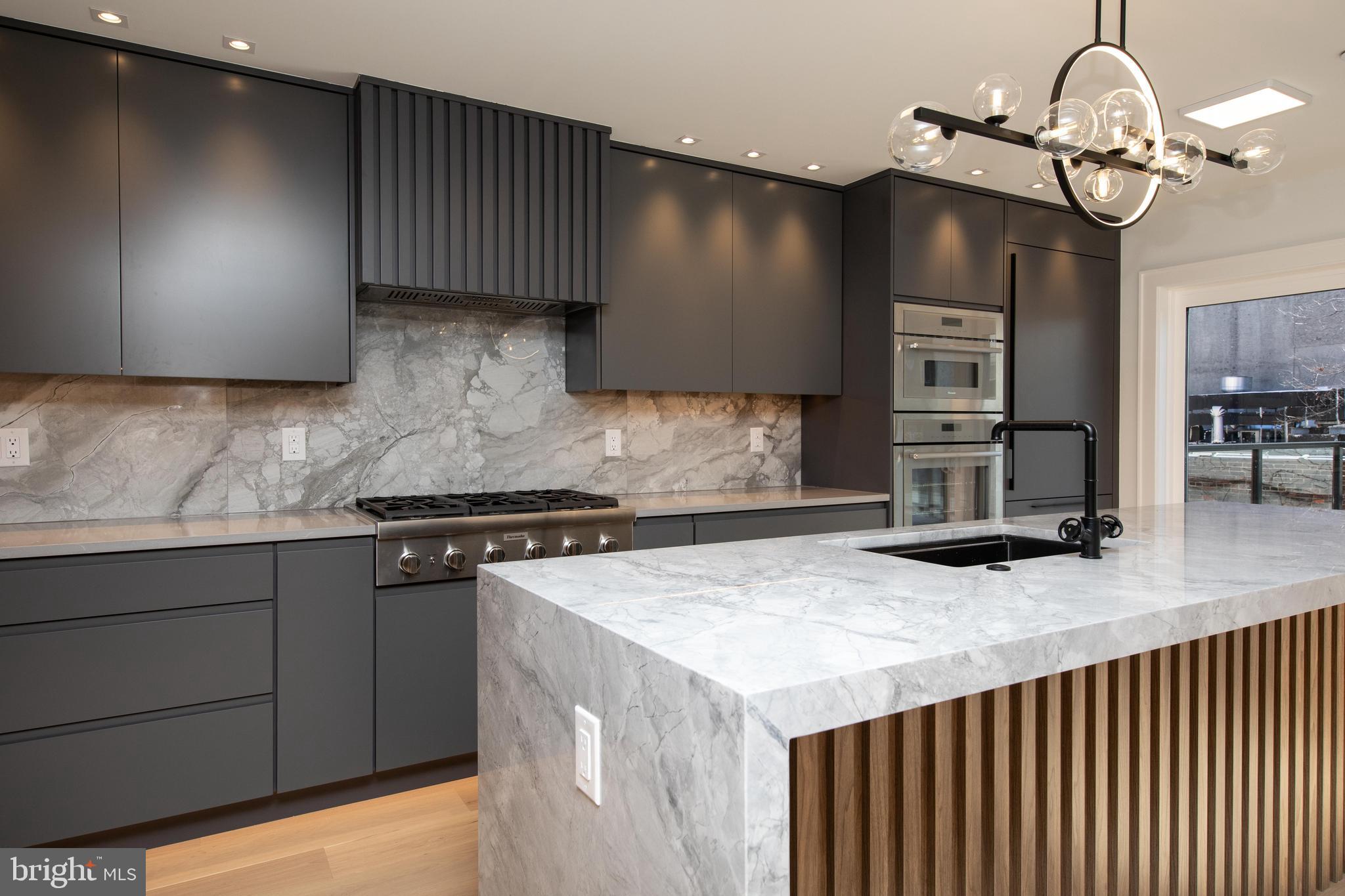 LOGAN SQUARE - Residential