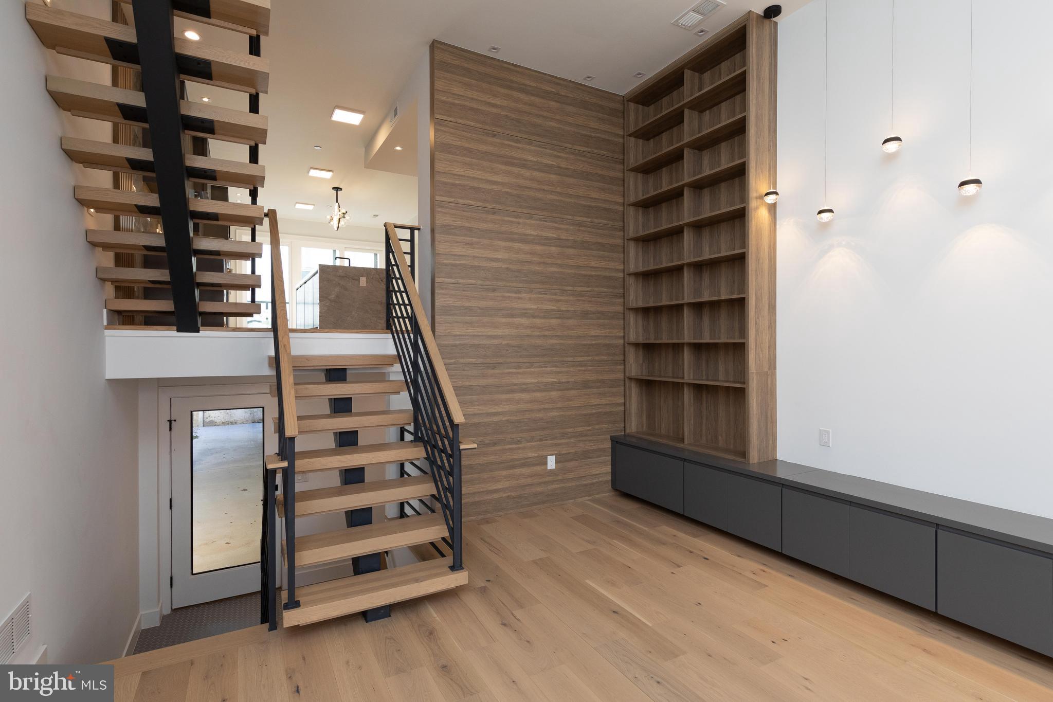 LOGAN SQUARE - Residential