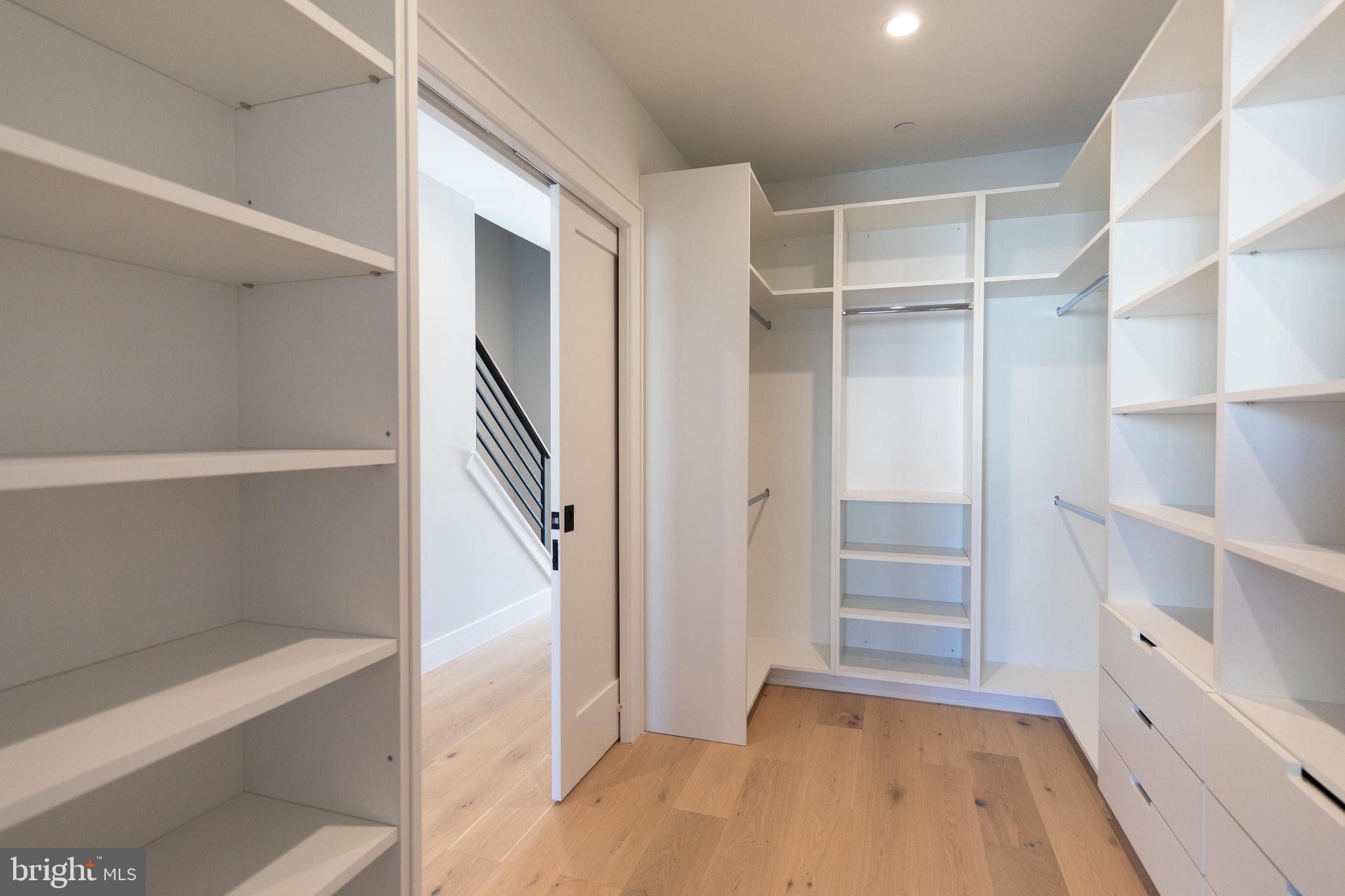 LOGAN SQUARE - Residential