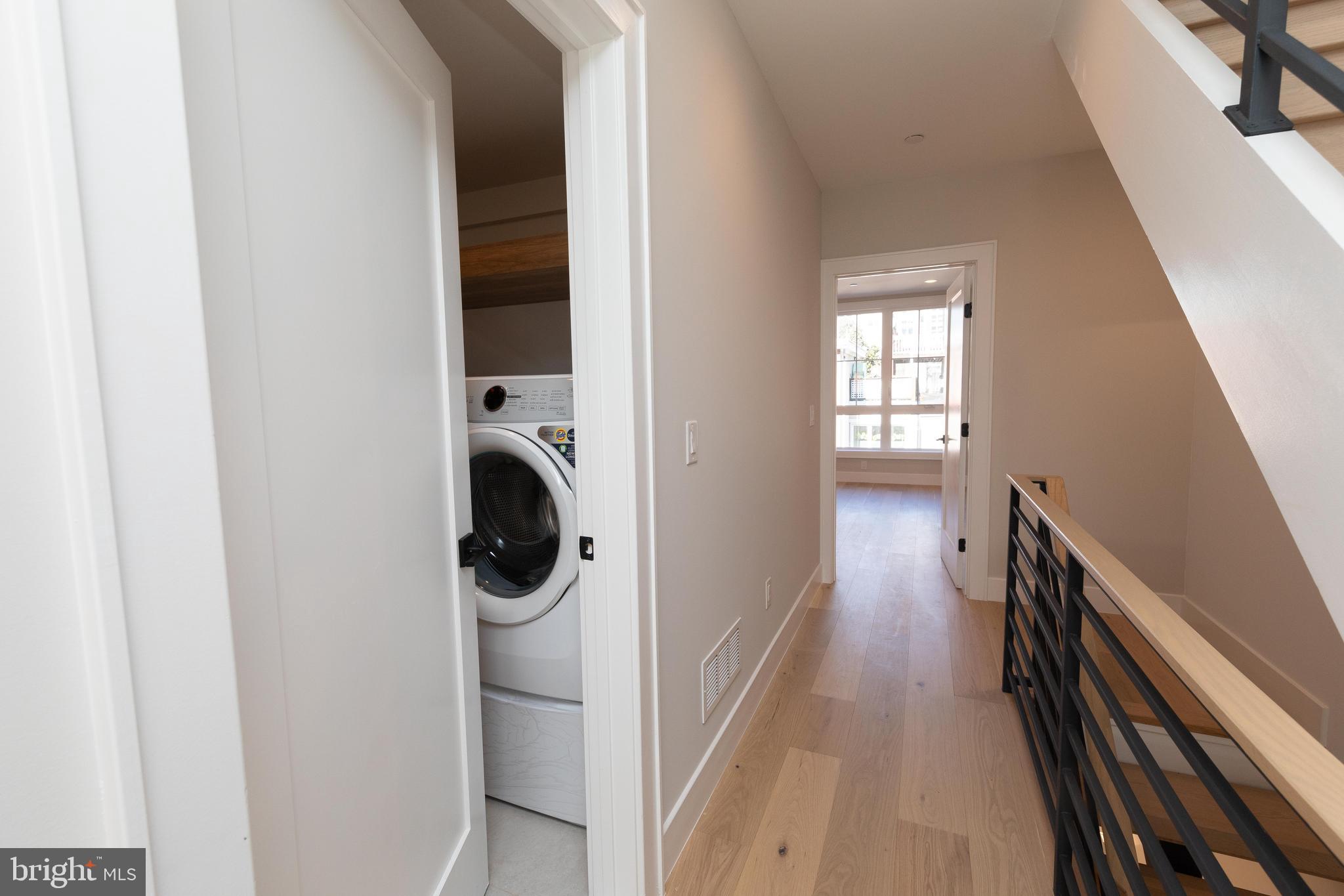 LOGAN SQUARE - Residential