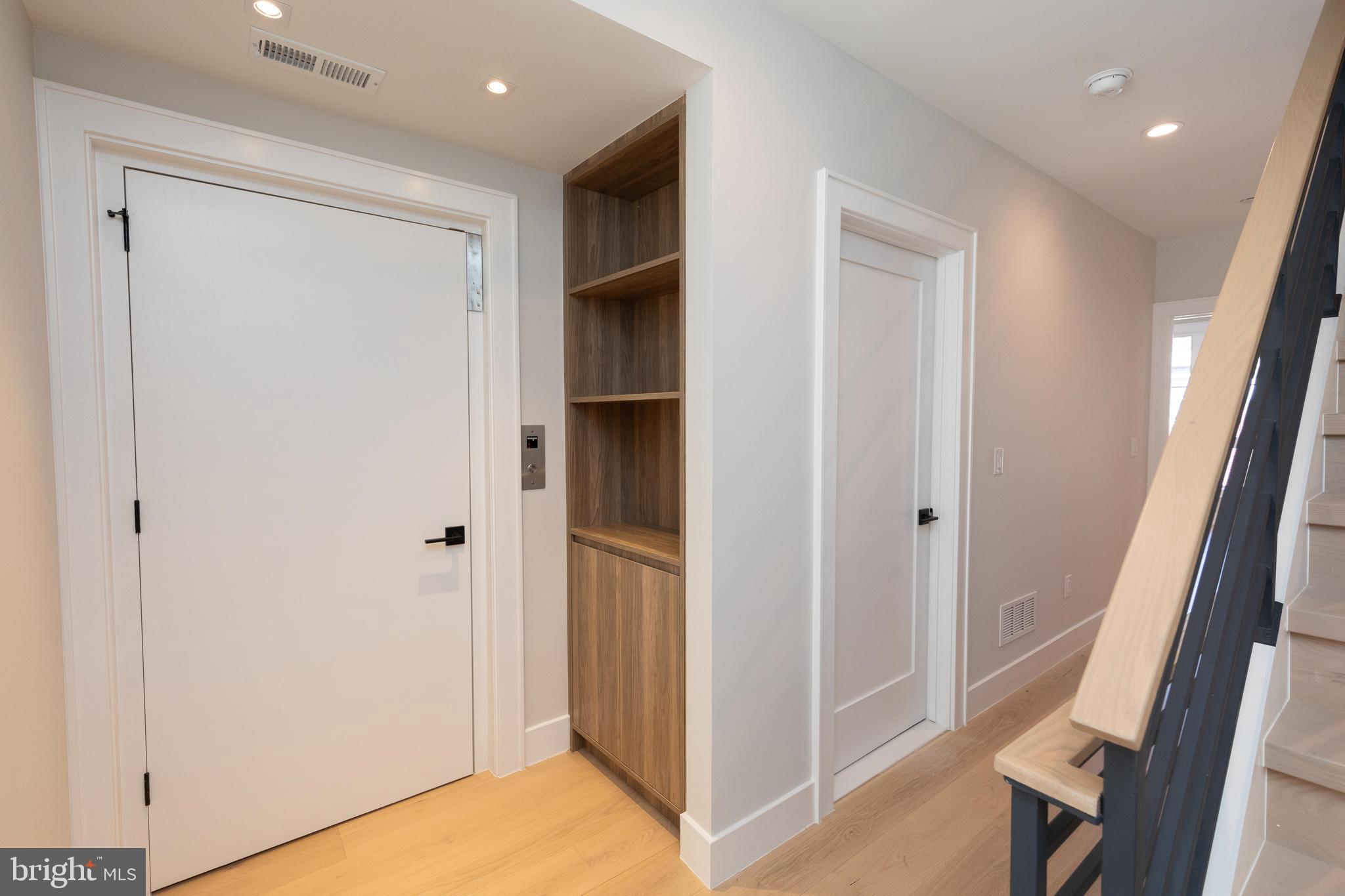 LOGAN SQUARE - Residential