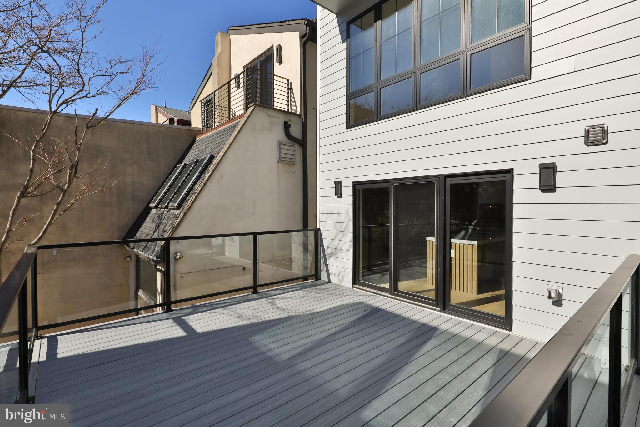 LOGAN SQUARE - Residential