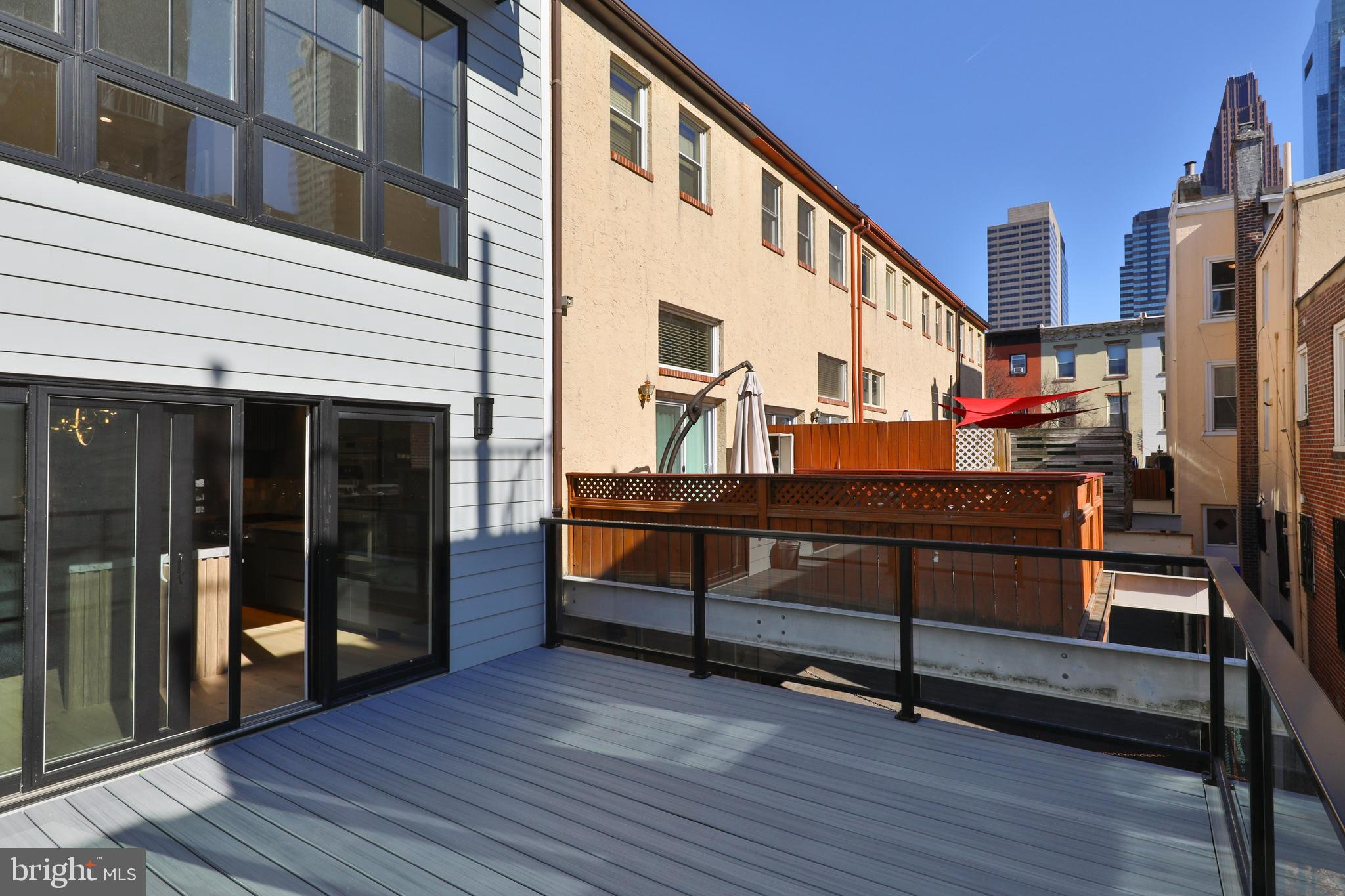 LOGAN SQUARE - Residential