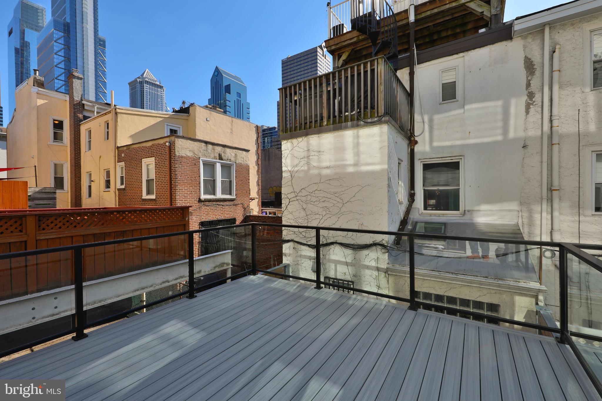 LOGAN SQUARE - Residential