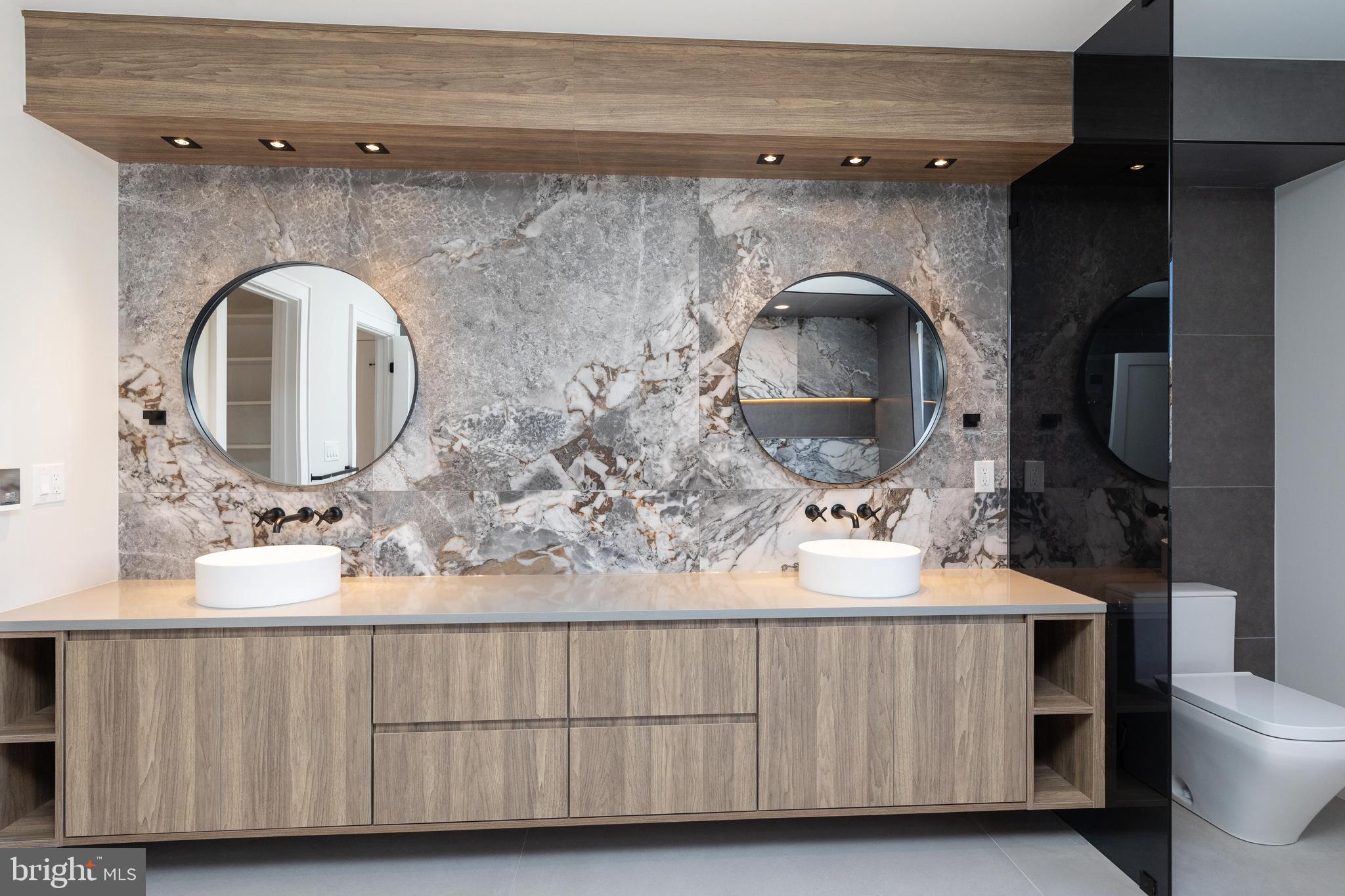 LOGAN SQUARE - Residential