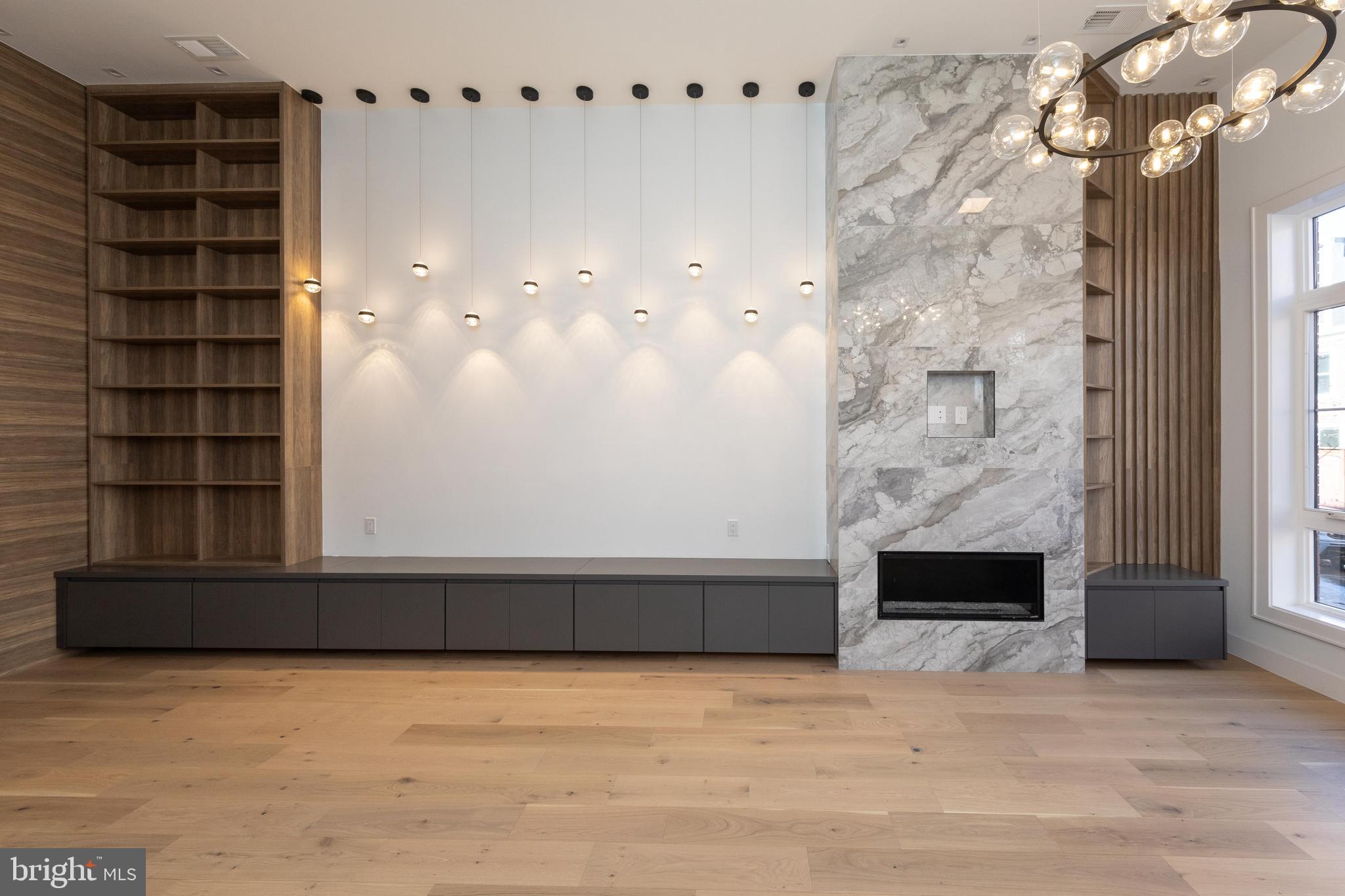 LOGAN SQUARE - Residential