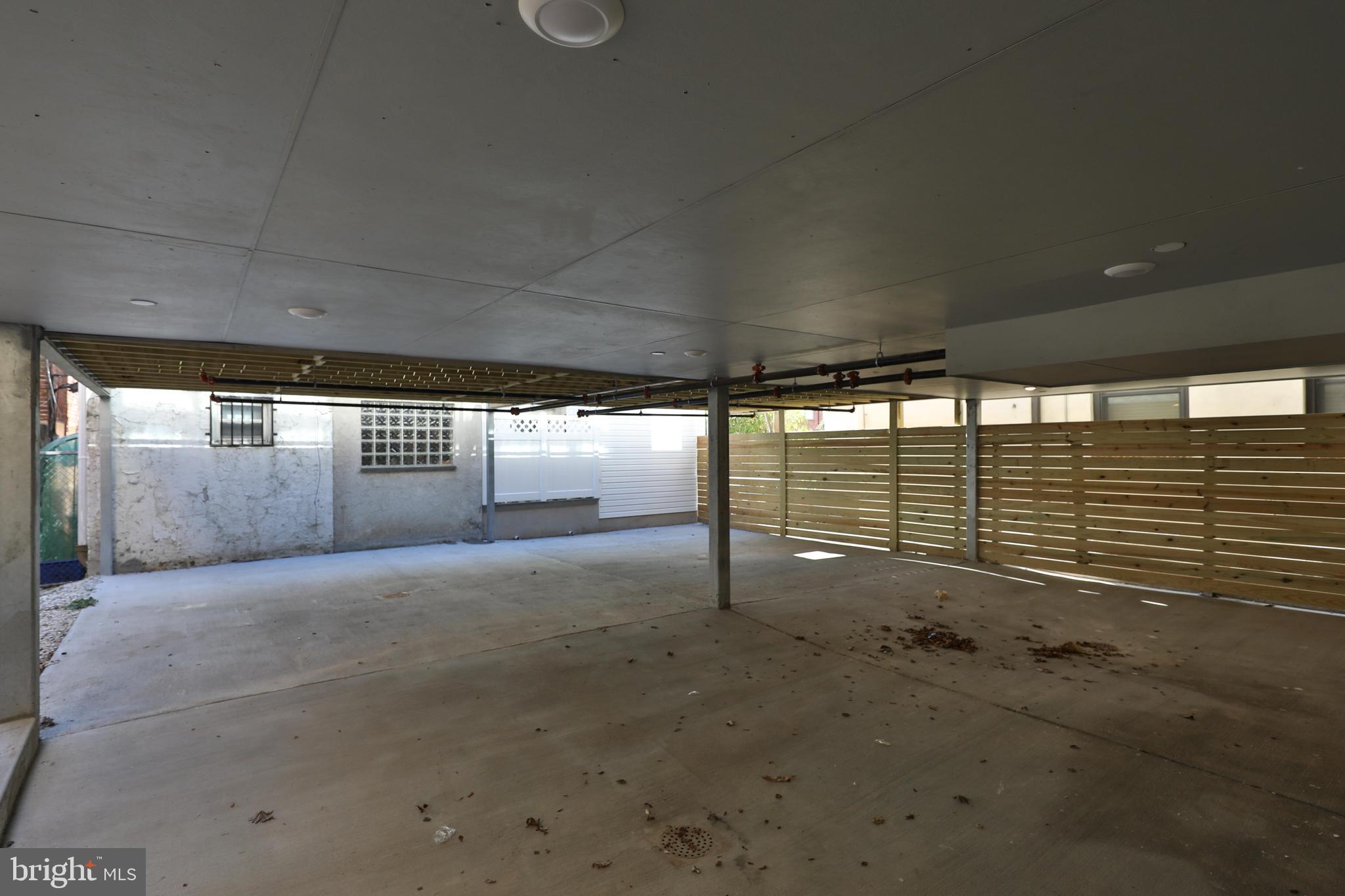 LOGAN SQUARE - Residential