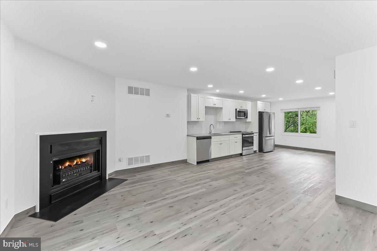 402 S POINT DRIVE 402