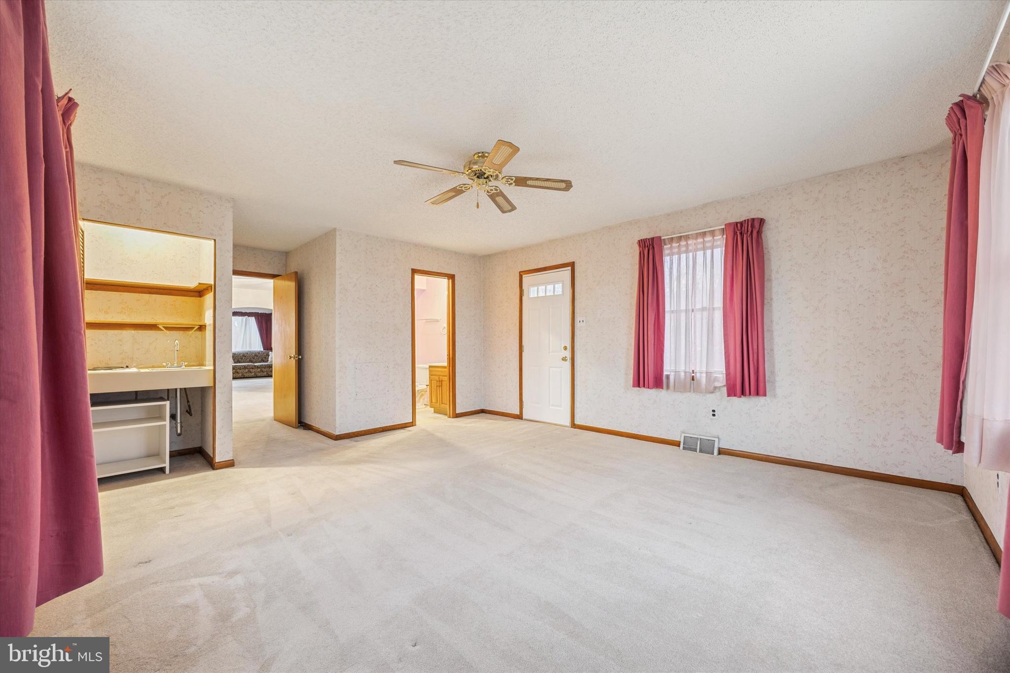 HIDDEN CREEK - Residential