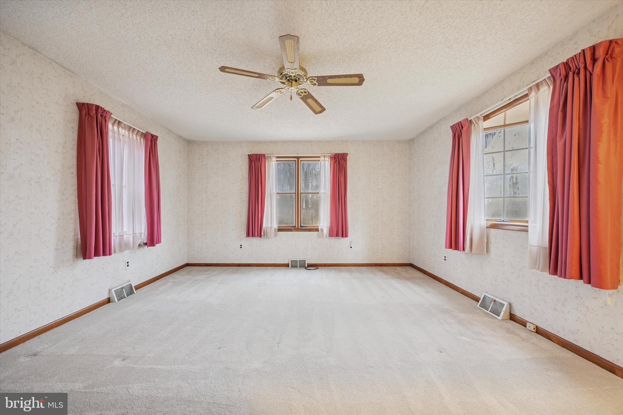 HIDDEN CREEK - Residential