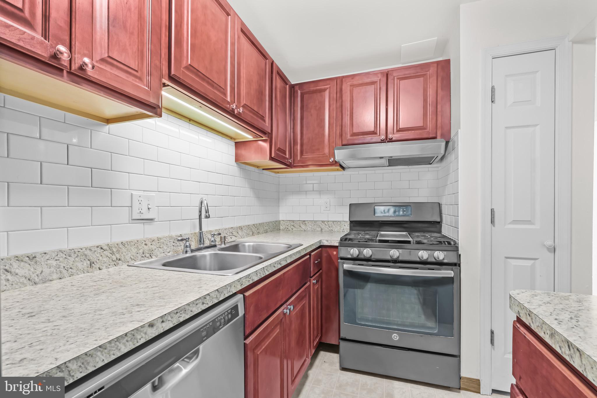 MOSBY WOODS GARDEN - Residential