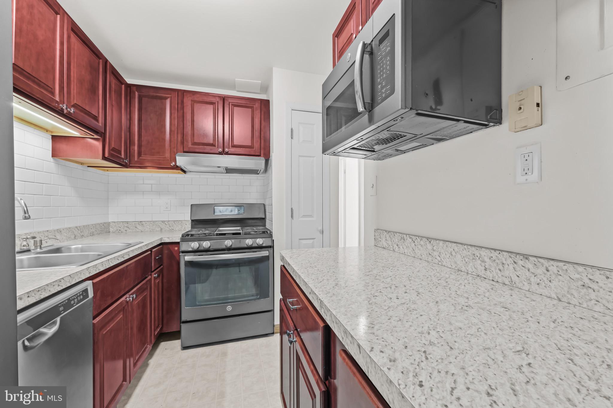 MOSBY WOODS GARDEN - Residential