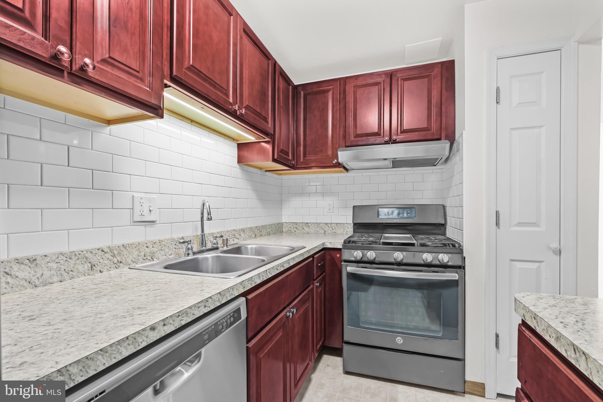 MOSBY WOODS GARDEN - Residential