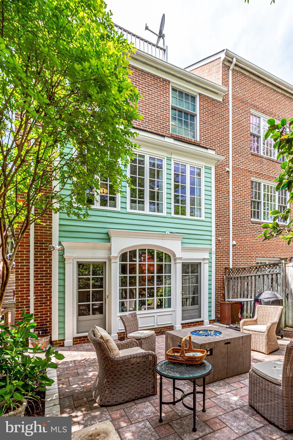 OLD TOWN ALEXANDRIA - Residential