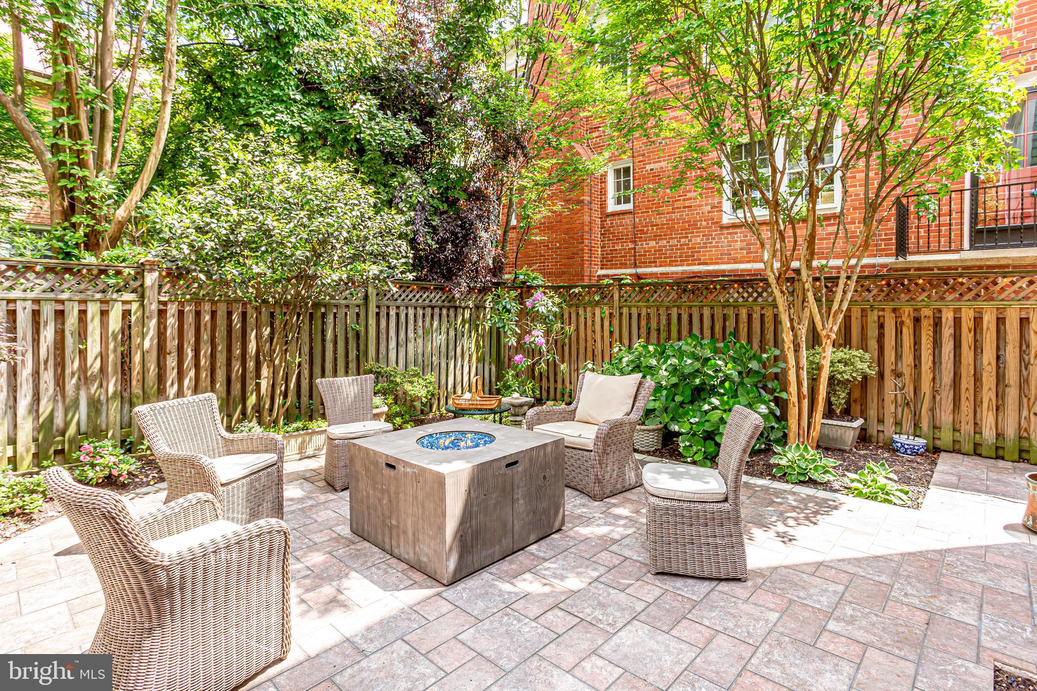 OLD TOWN ALEXANDRIA - Residential