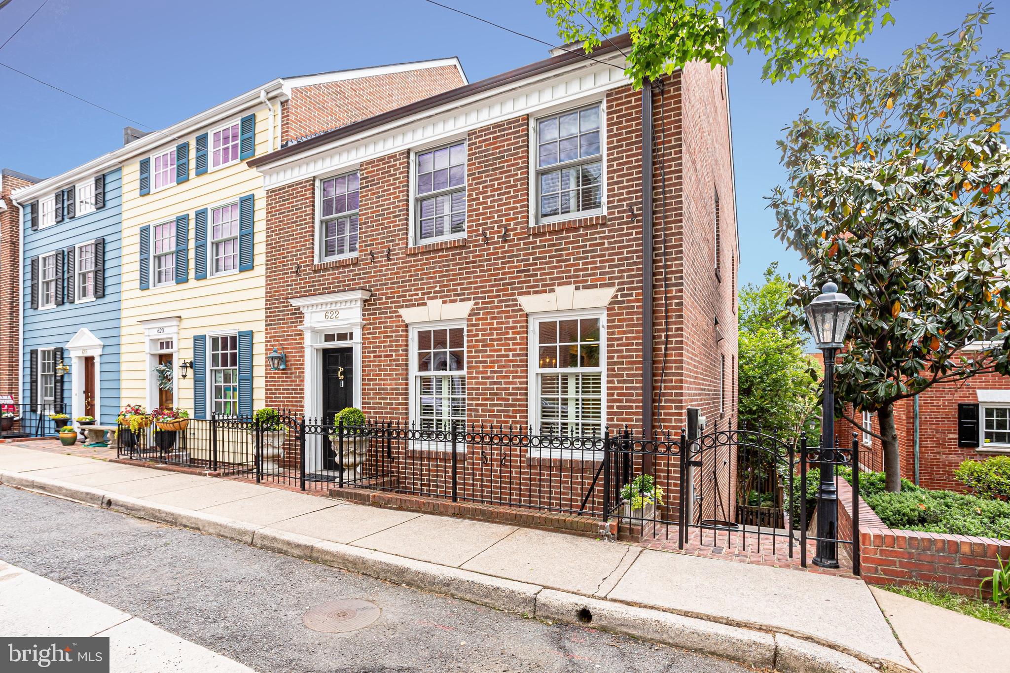 OLD TOWN ALEXANDRIA - Residential