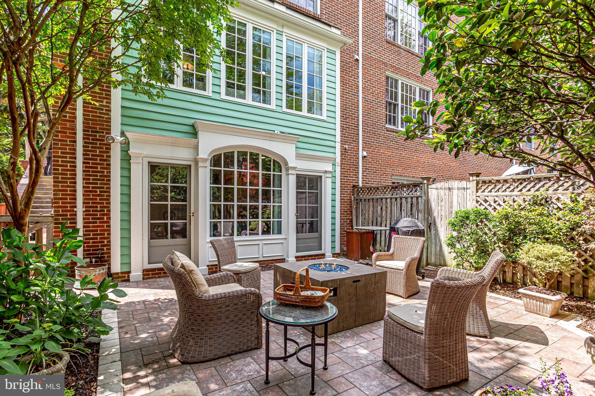 OLD TOWN ALEXANDRIA - Residential