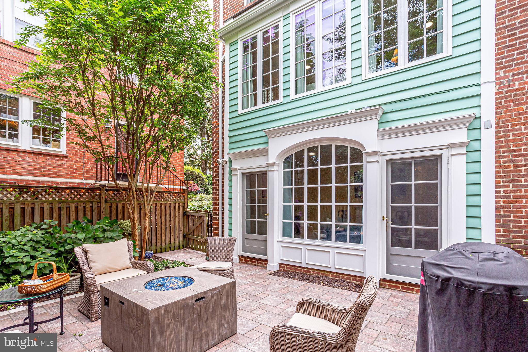 OLD TOWN ALEXANDRIA - Residential