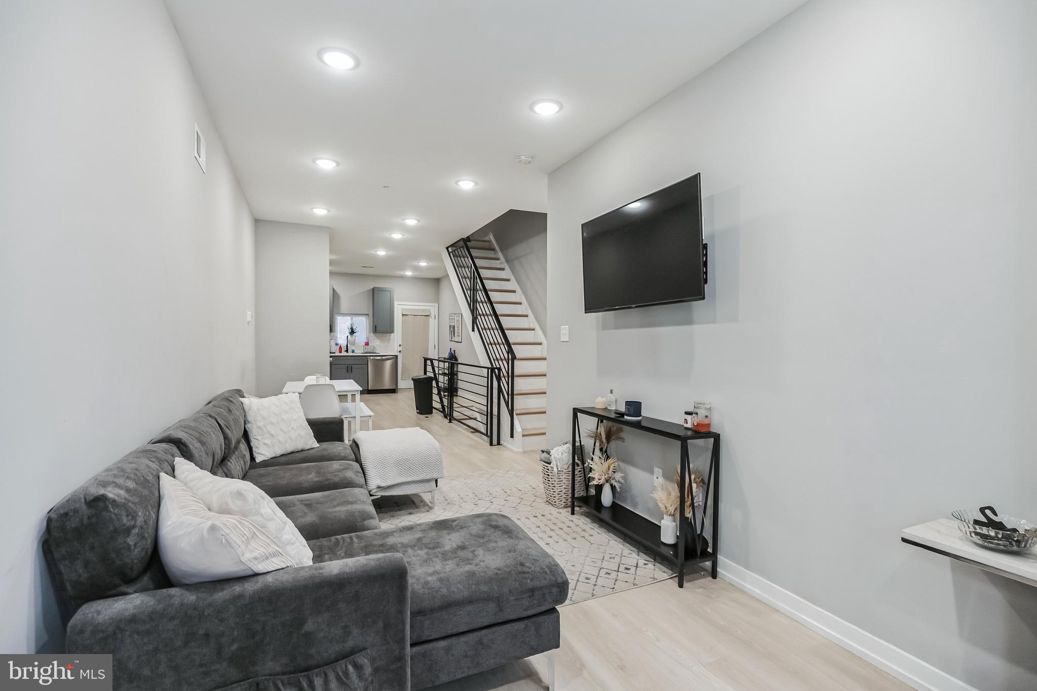 EAST KENSINGTON - Residential Income