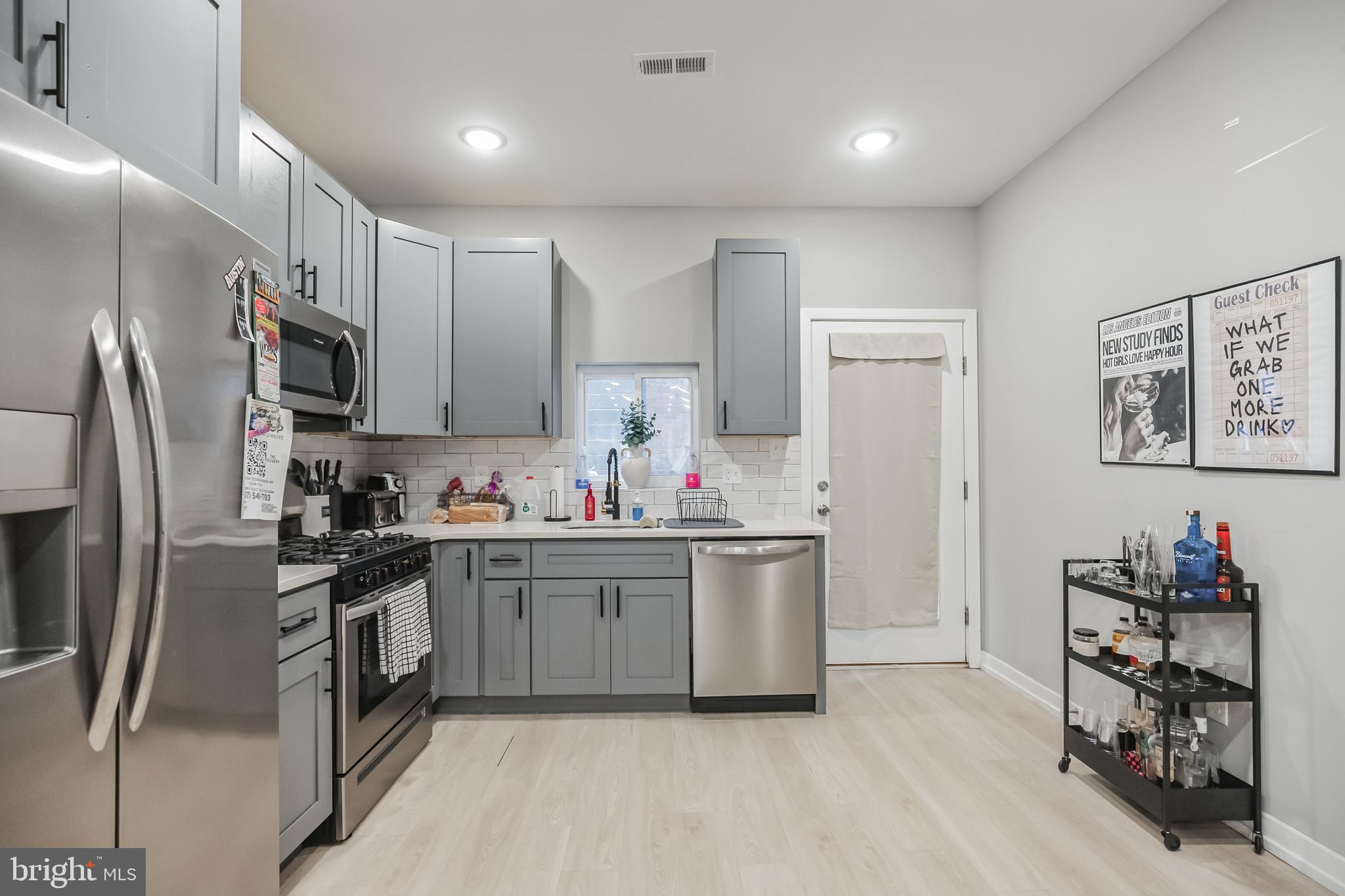 EAST KENSINGTON - Residential Income