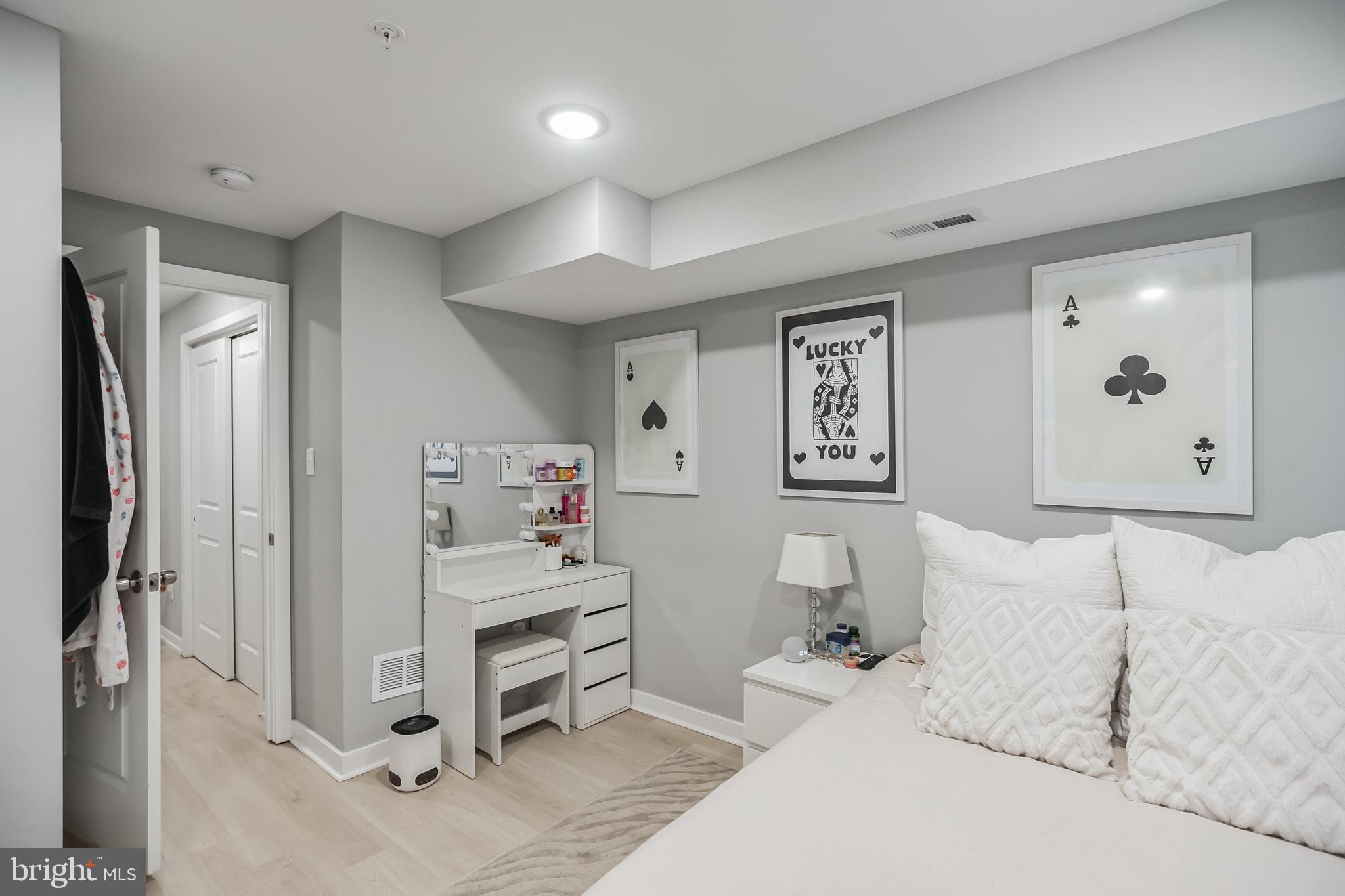 EAST KENSINGTON - Residential Income