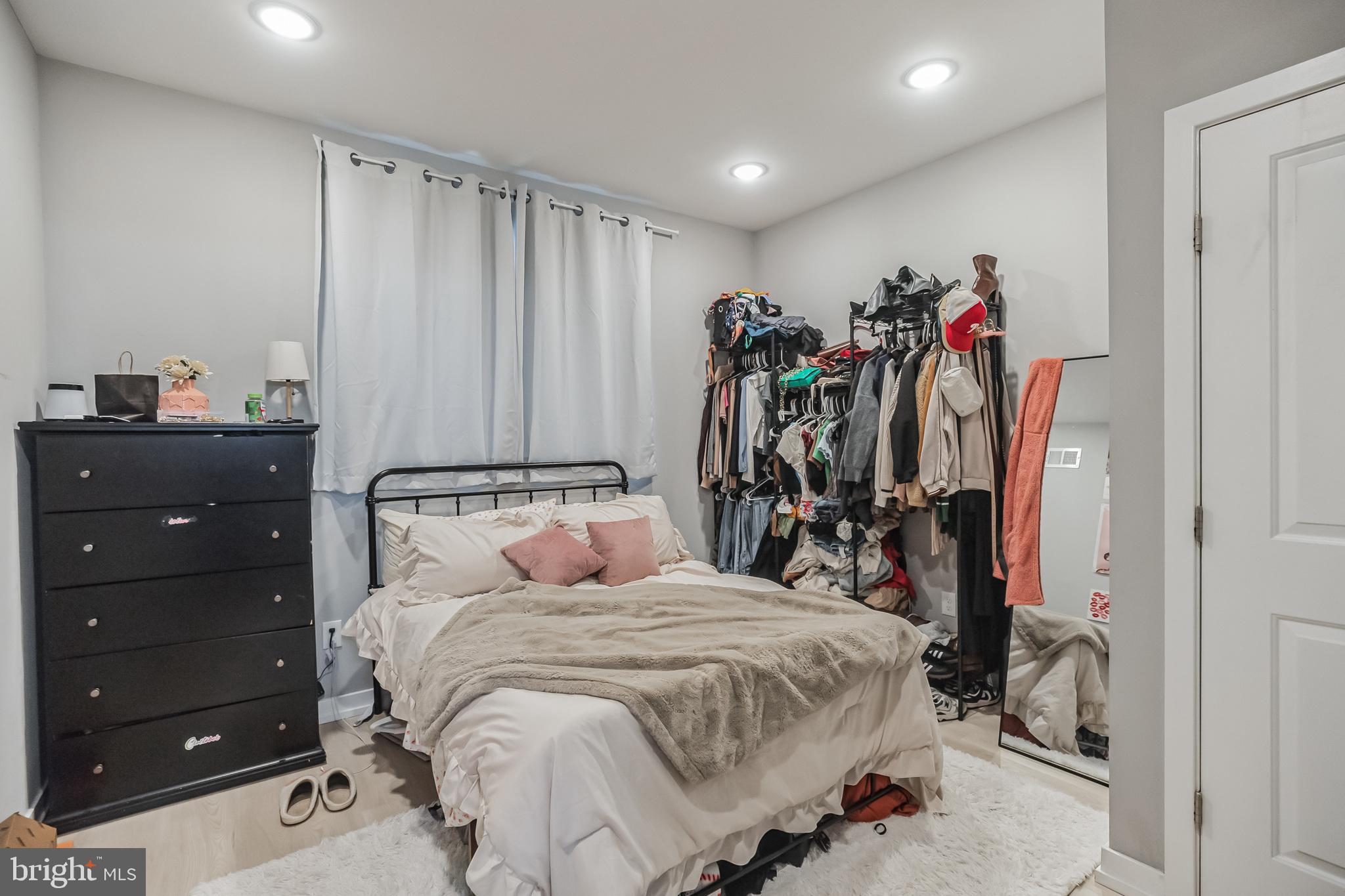 EAST KENSINGTON - Residential Income