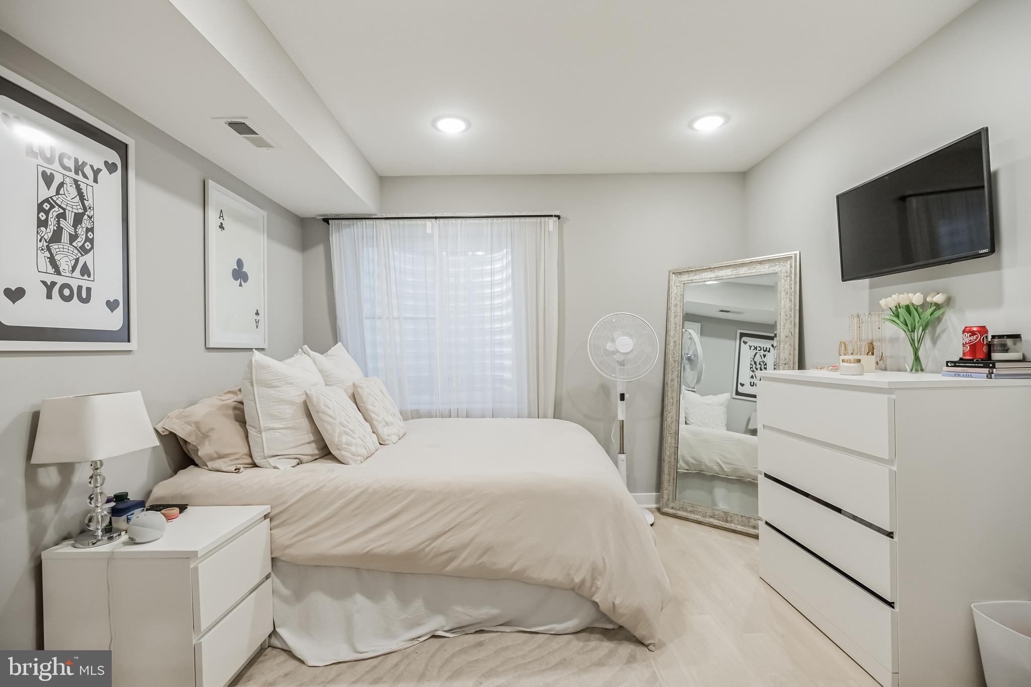 EAST KENSINGTON - Residential Income