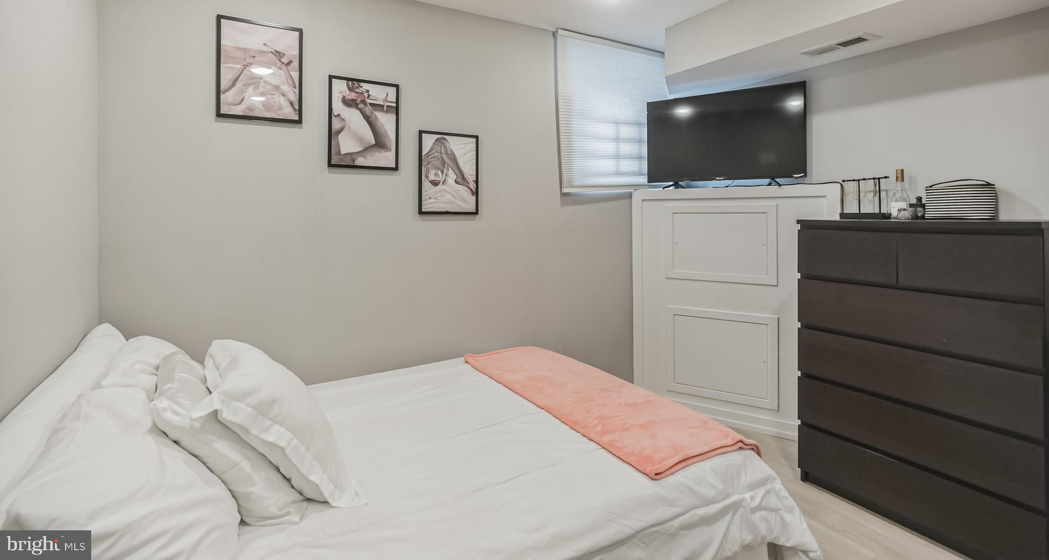 EAST KENSINGTON - Residential Income