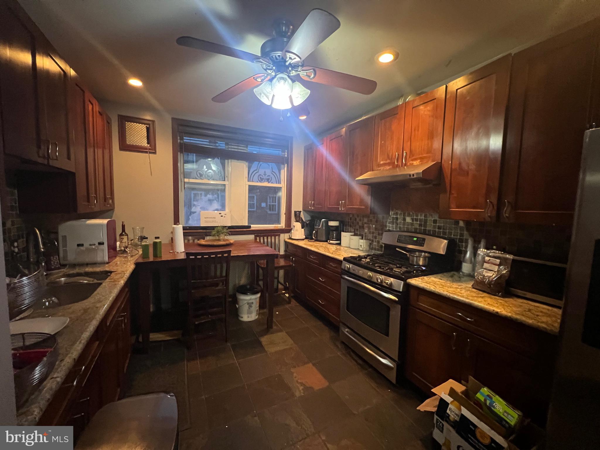 3221 WELLINGTON STREET