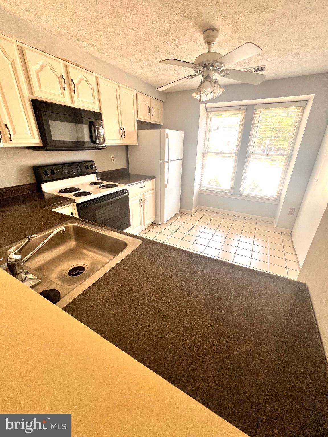 GLEN OAKS - Residential Lease