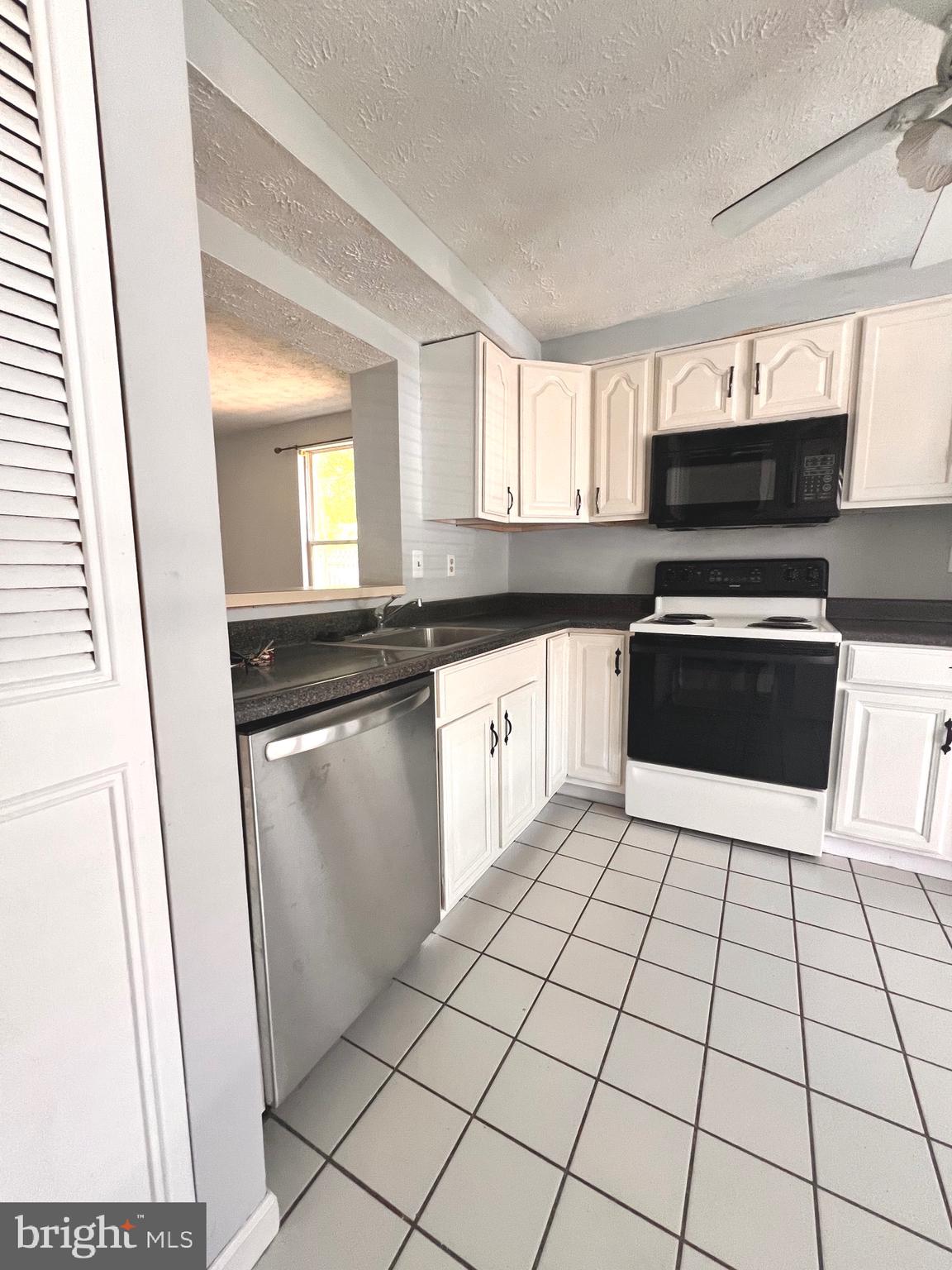 GLEN OAKS - Residential Lease